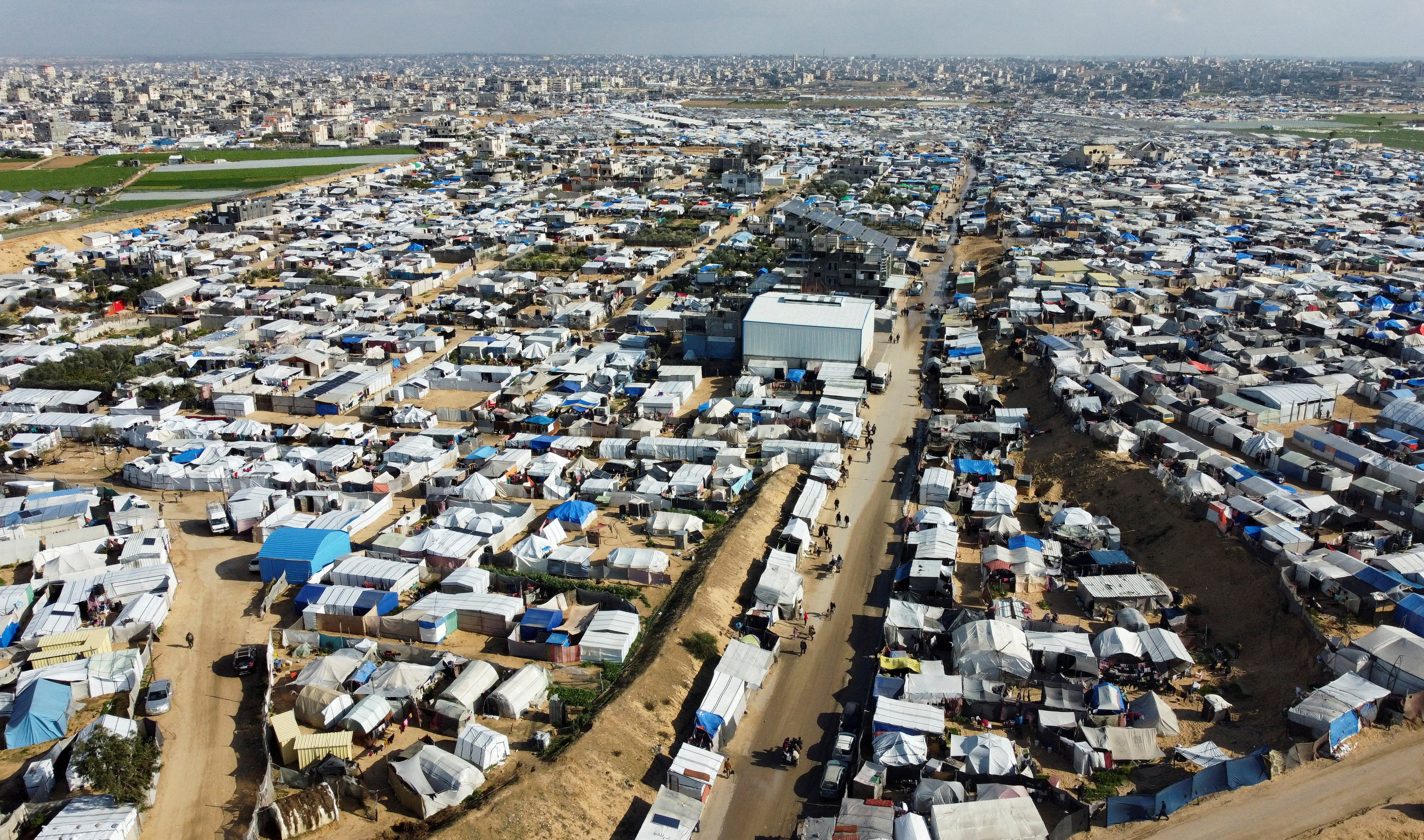 image Gazans ready tent camps for families returning to north after ceasefire