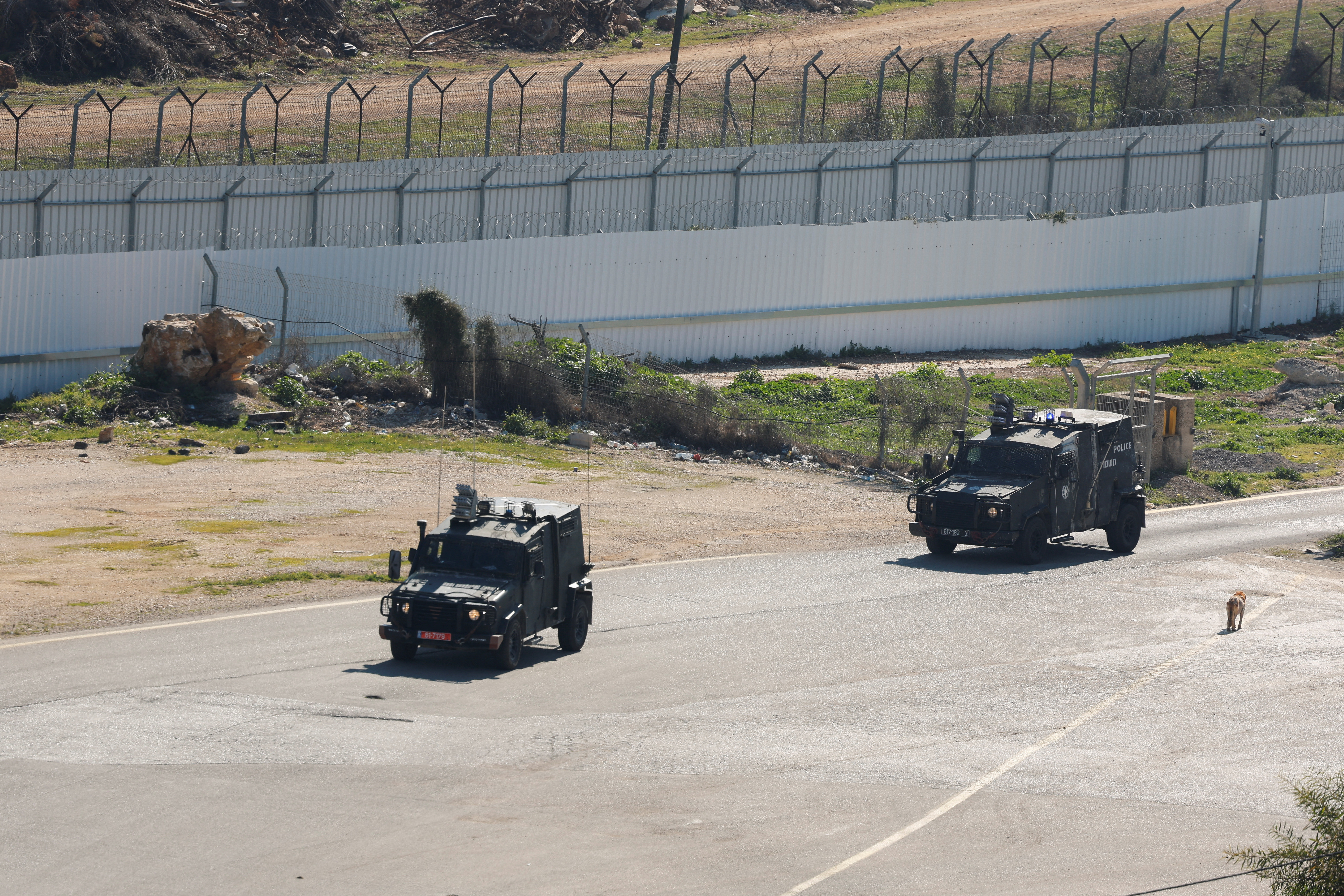 cover Palestinian militants begin handover of three Israeli hostages in latest stage of ceasefire deal