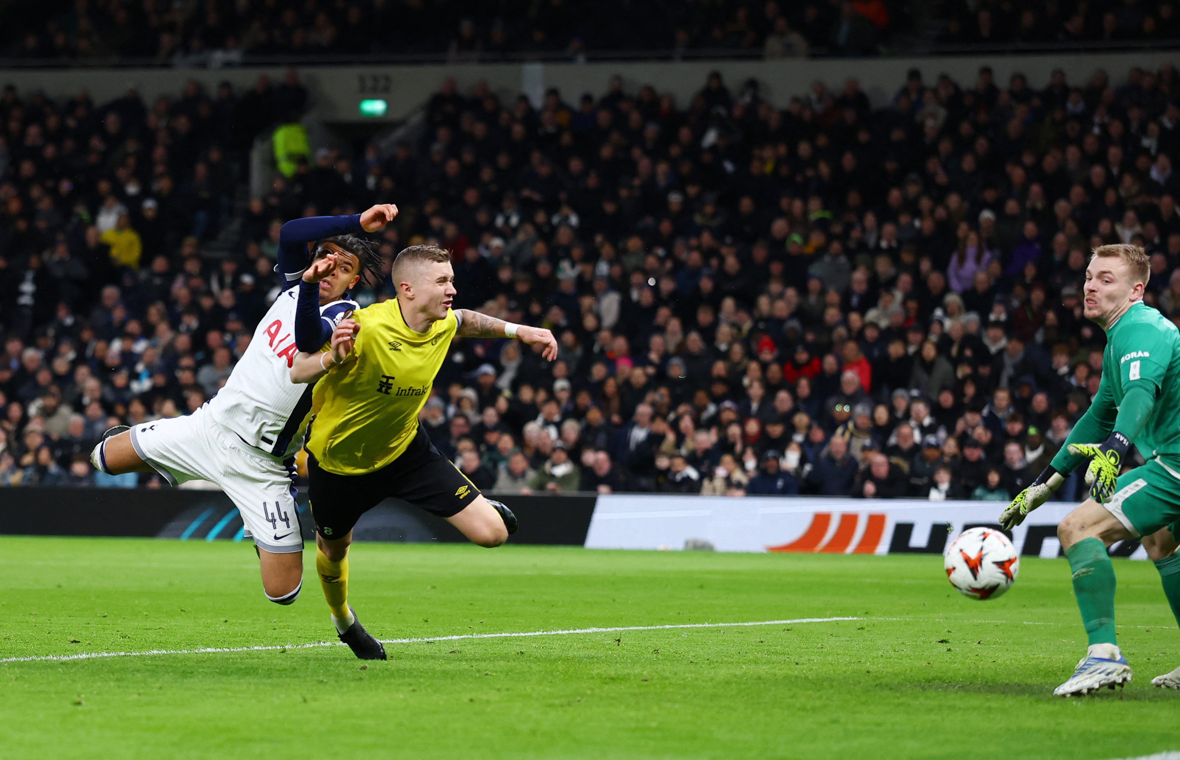 image Man Utd, Tottenham and Rangers all reach Europa League last 16