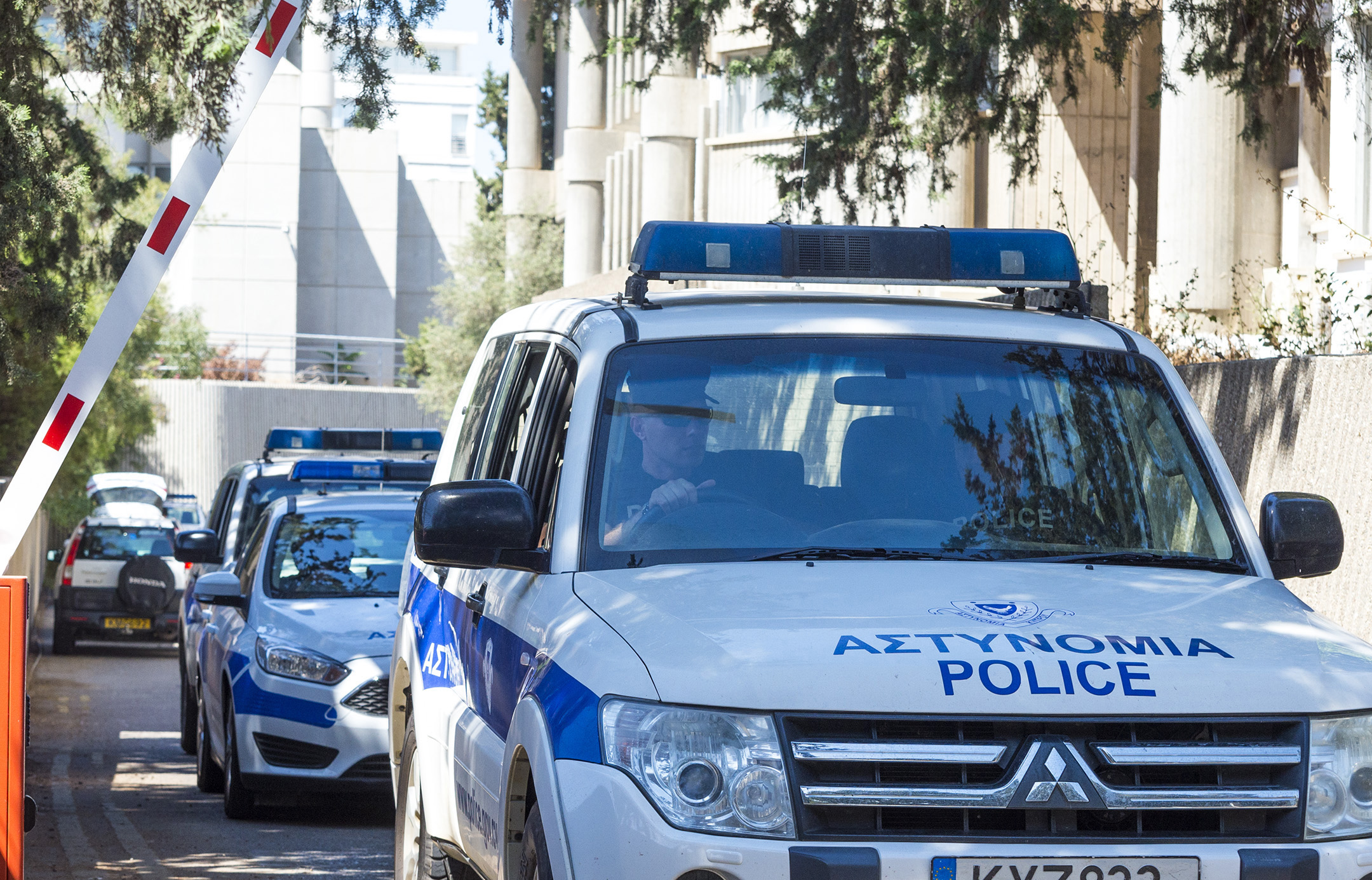 image Officers to be suspended after Romanian escapee caught