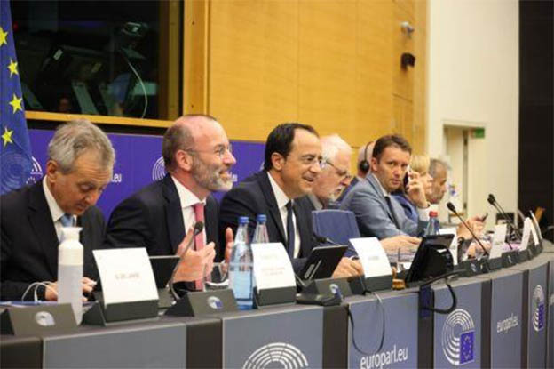 image President attends EPP party conference in Berlin