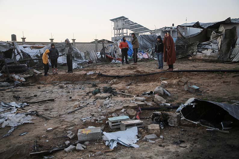 image Israeli airstrike kills at least 10 in southern Gaza, medics say