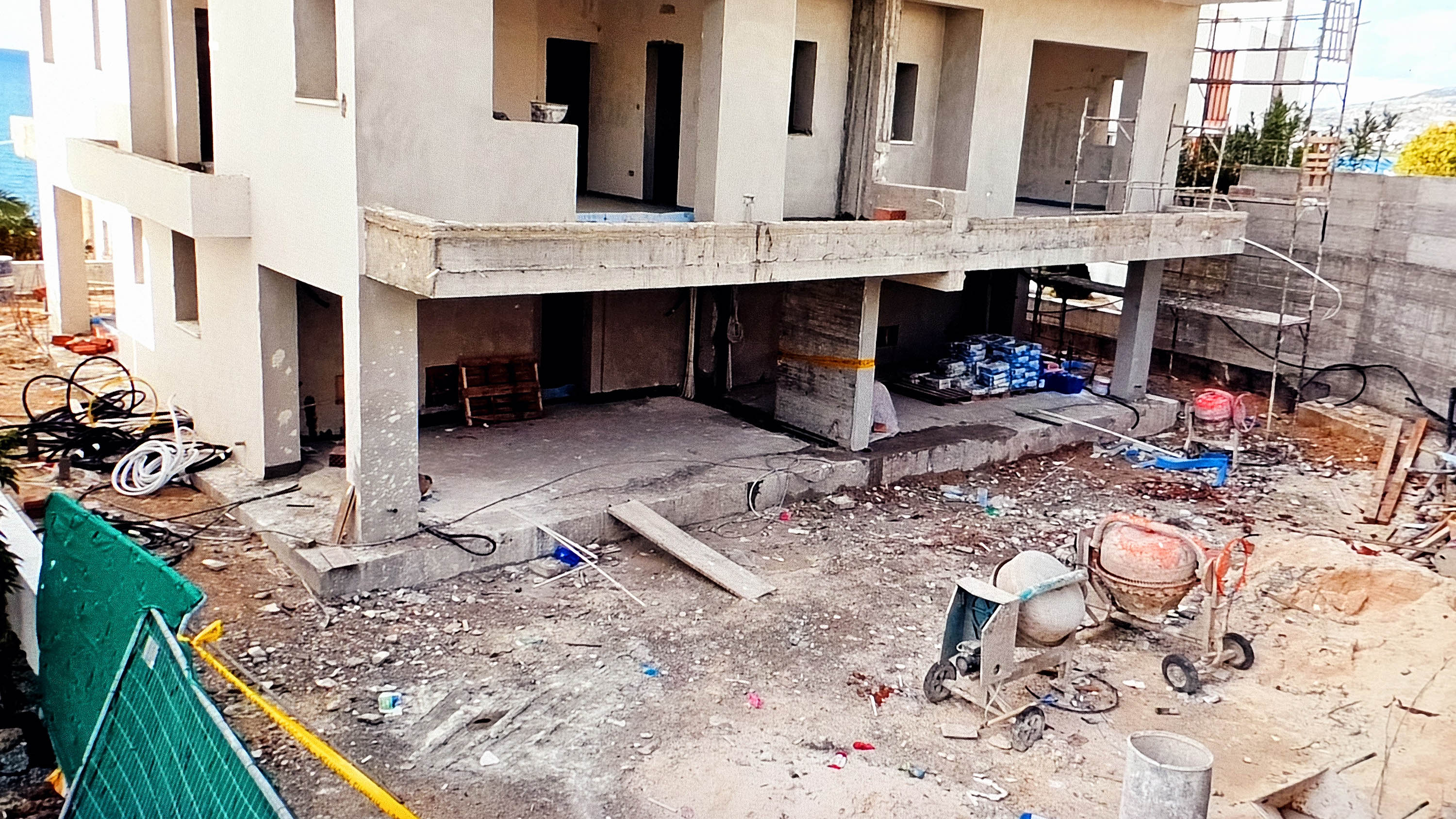 image Construction worker died after falling from great height