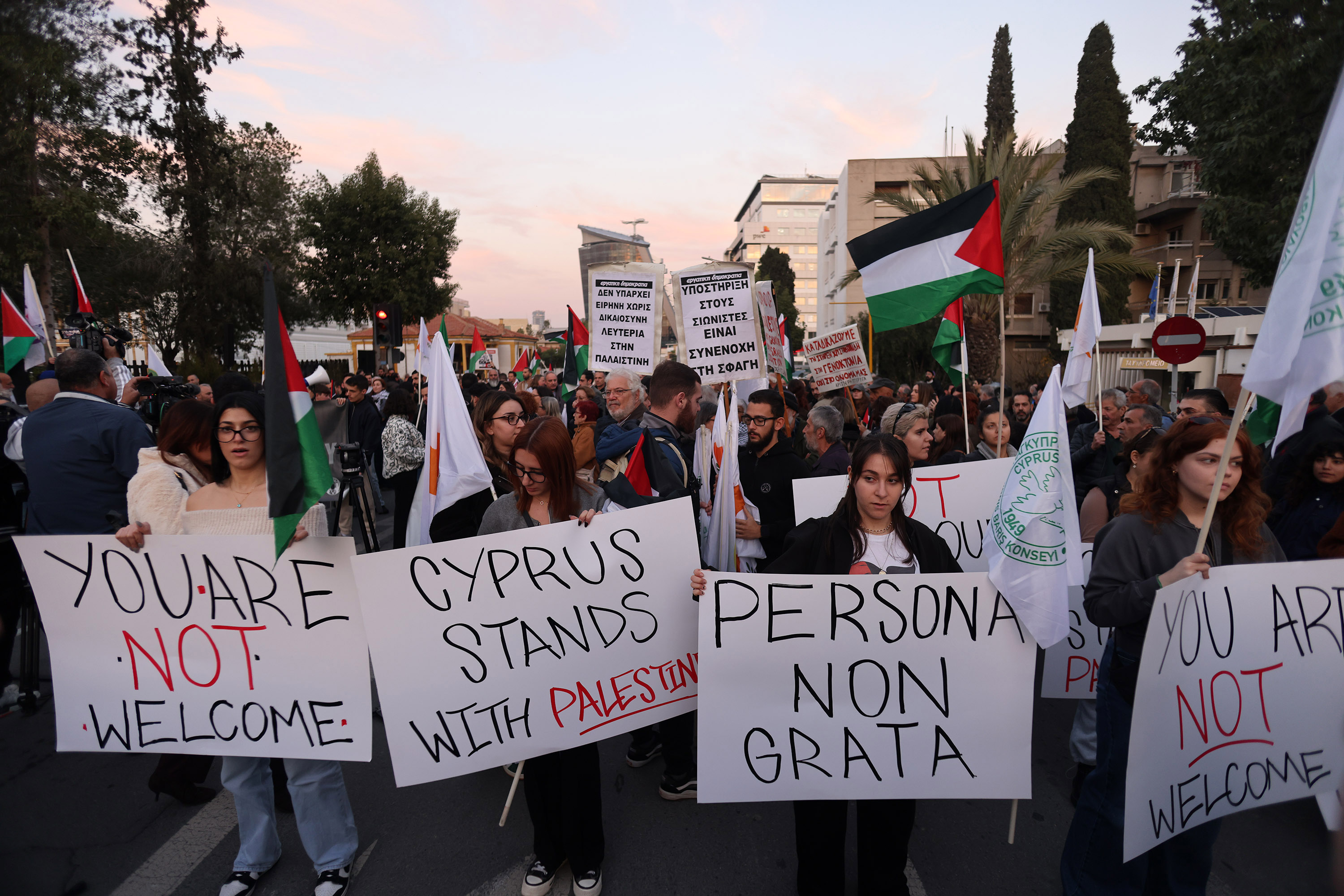 image Hundreds demonstrate against Herzog visit, president underlines role in region
