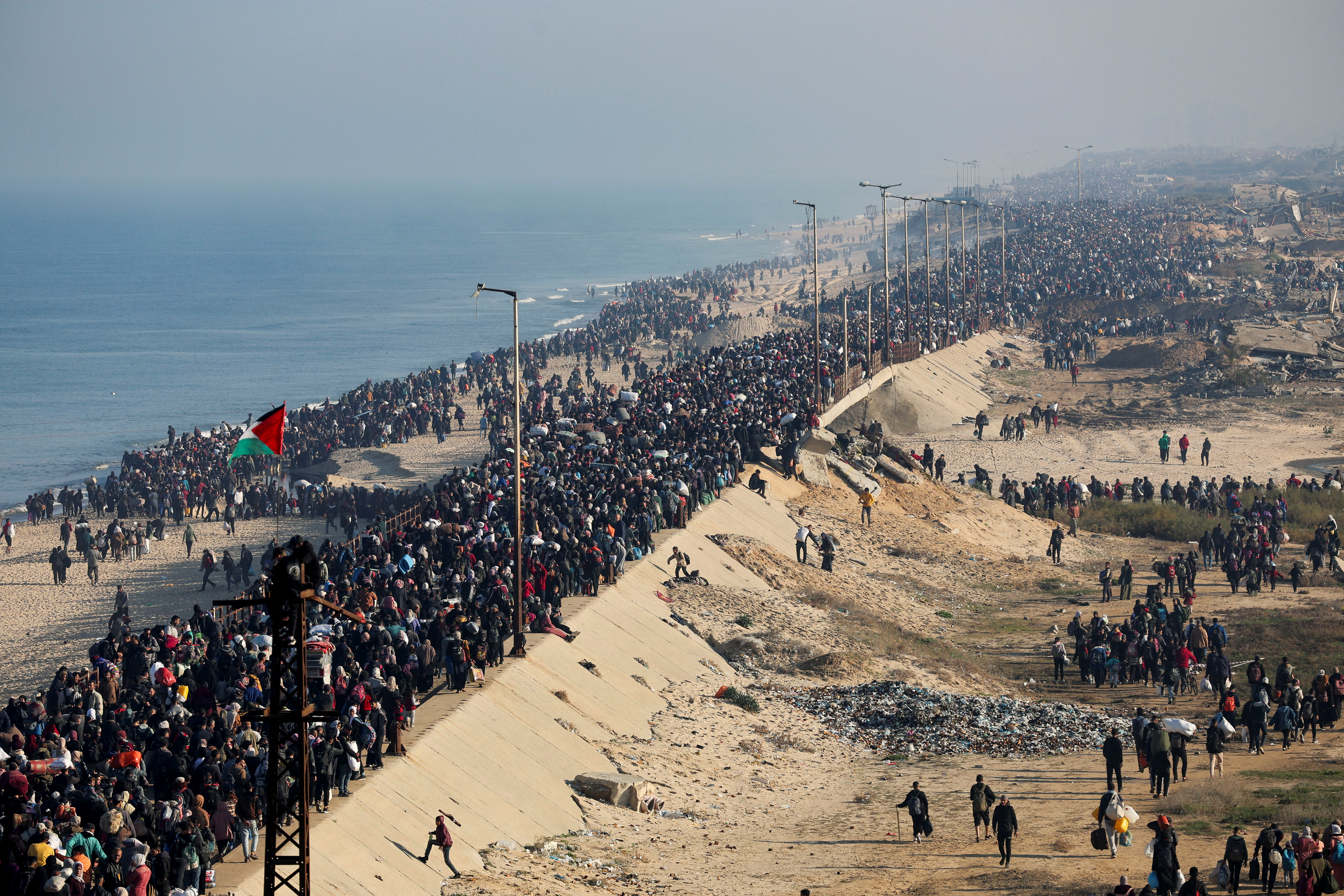 image Gaza residents start to return north as crossing opened after hostage breakthrough