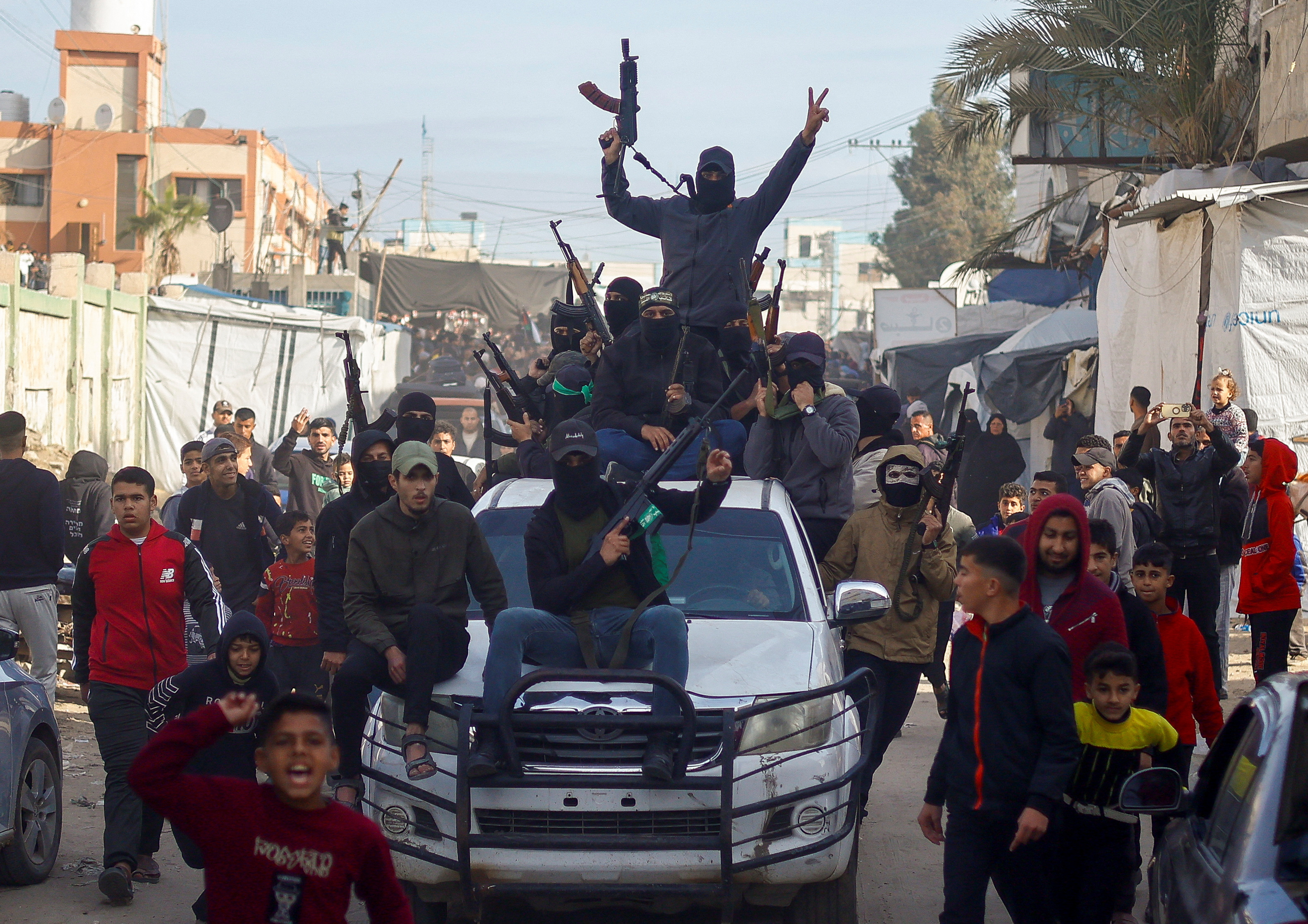 image Fighting halts in Gaza as ceasefire takes effect after brief delay