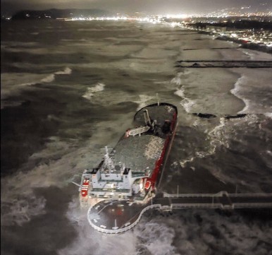 image Cyprus-flagged cargo ship runs aground in Tuscany