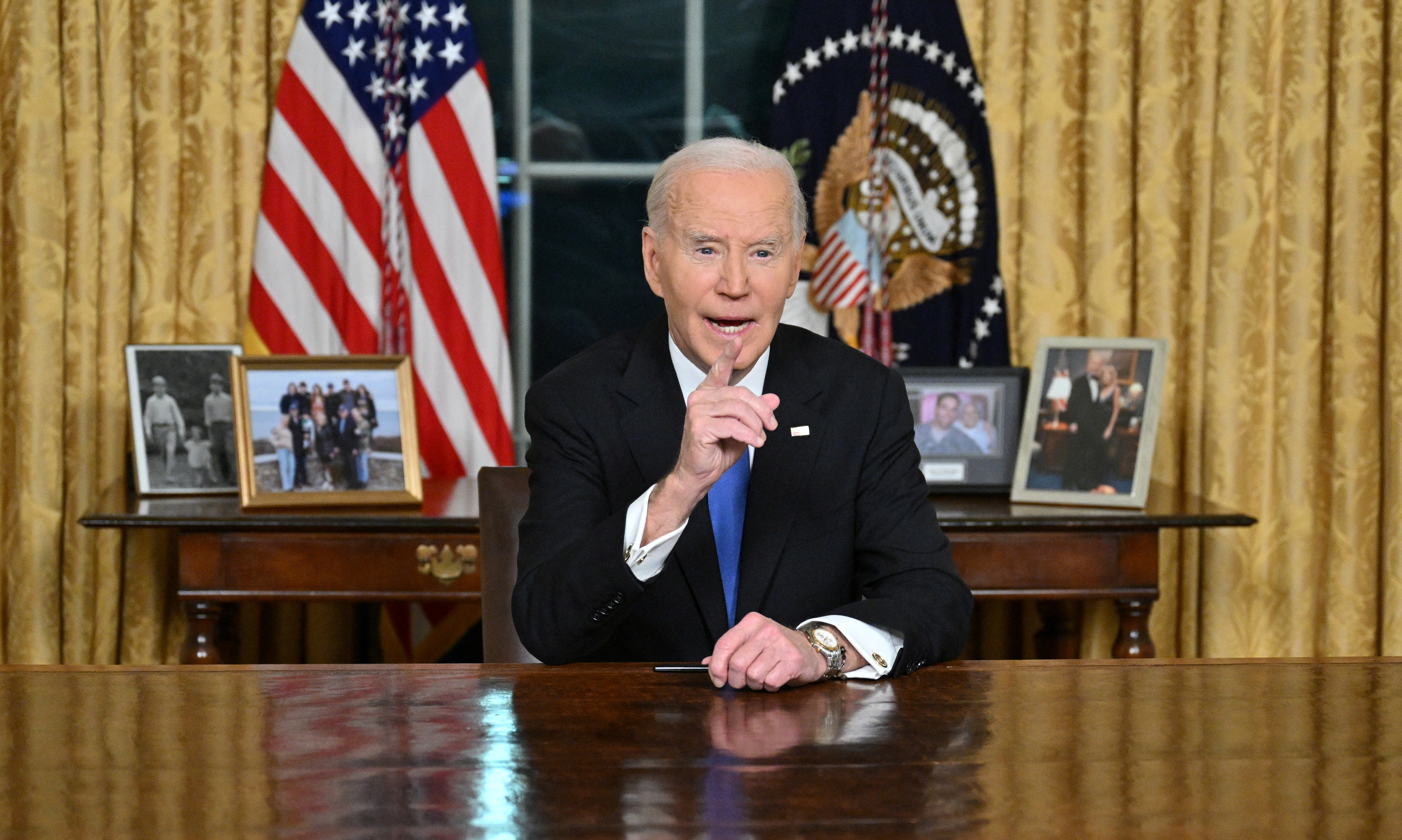 image Biden warns oligarchy forming in US that threatens democracy in final Oval Office speech