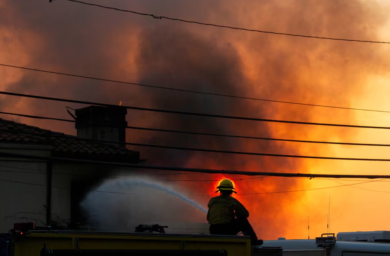 image LA wildfire insured losses total billions of dollars, ratings agencies say