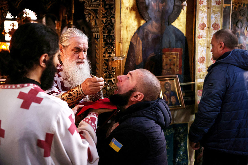 image Wounded Ukrainian soldiers find solace in Greek monasteries