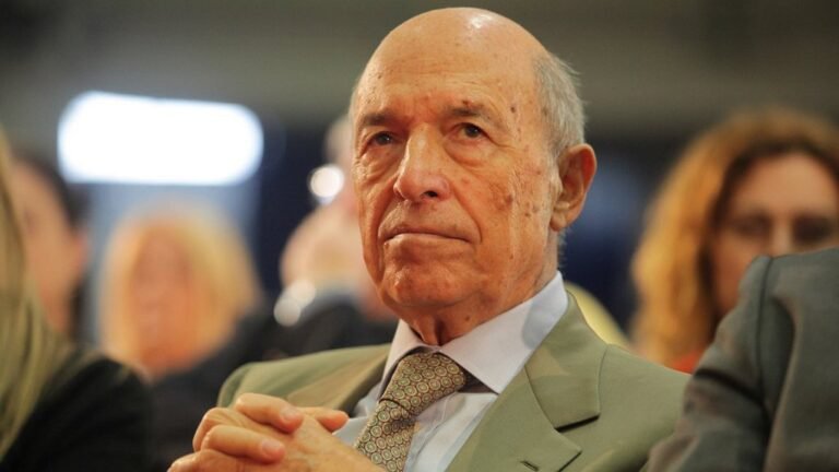 image Former Greek Prime Minister Costas Simitis dies