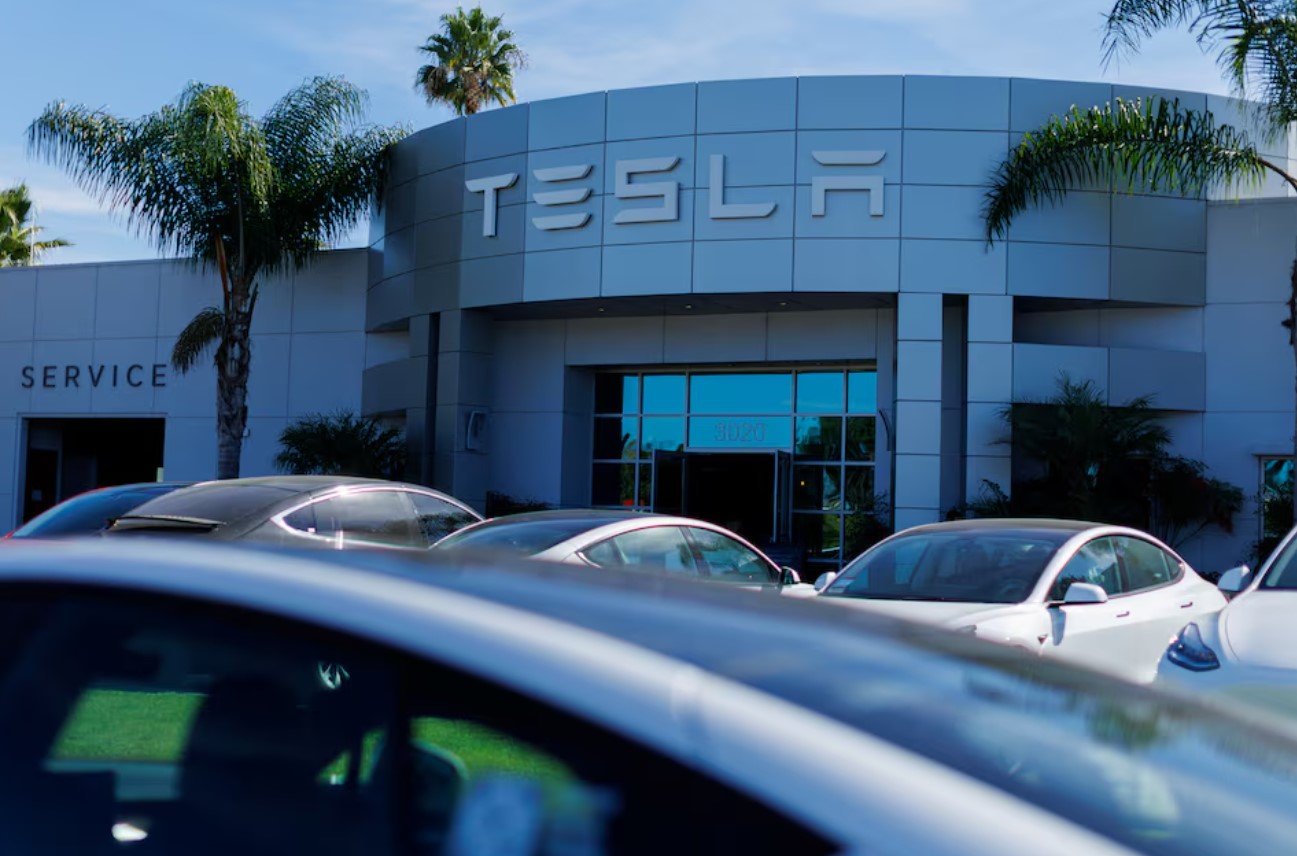 image Tesla&#8217;s annual sales drop for the first time, missing market estimates