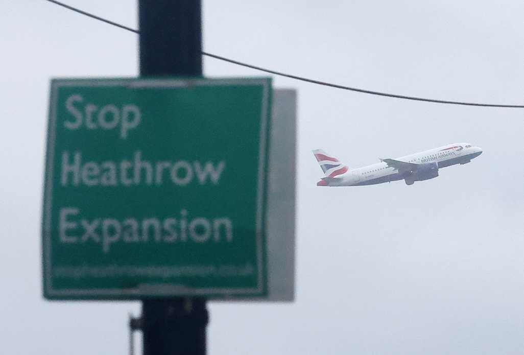 image Heathrow Airport pushes ahead with new runway plan