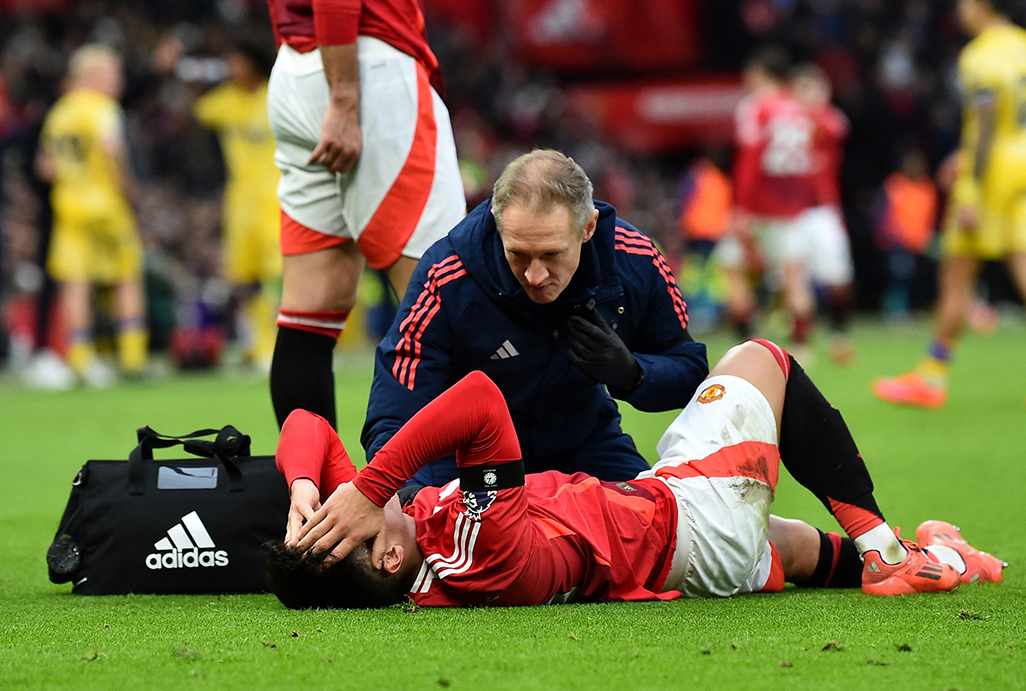 image Man United take on Leicester after Martinez injury blow