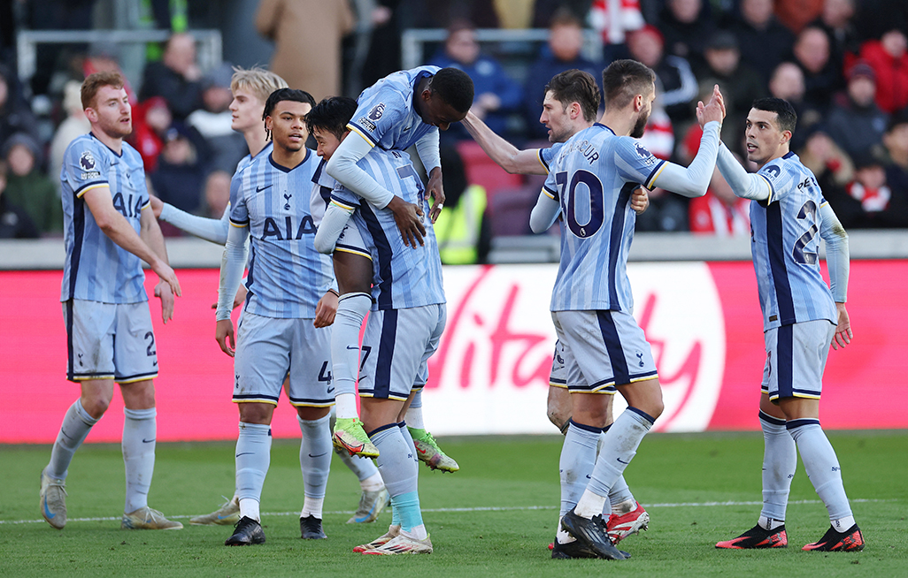 image Spurs snap league losing streak, United beaten by Palace