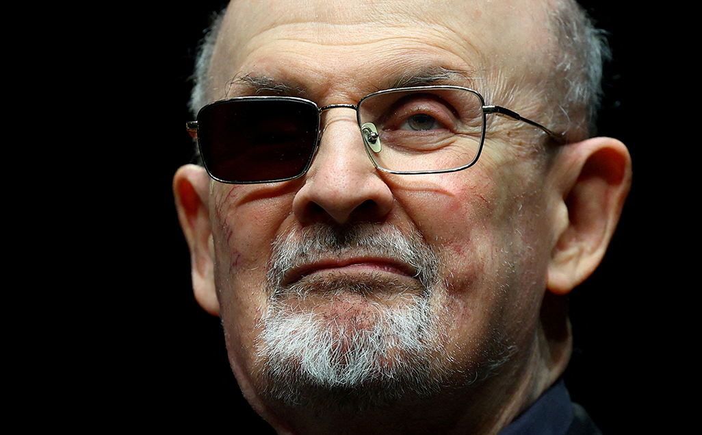 image Trial of man in Salman Rushdie stabbing begins with jury selection
