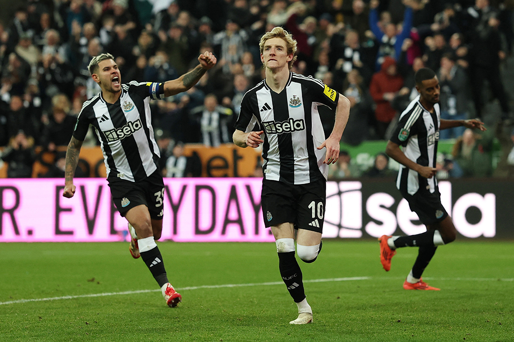 image Newcastle finish off Arsenal to reach League Cup final
