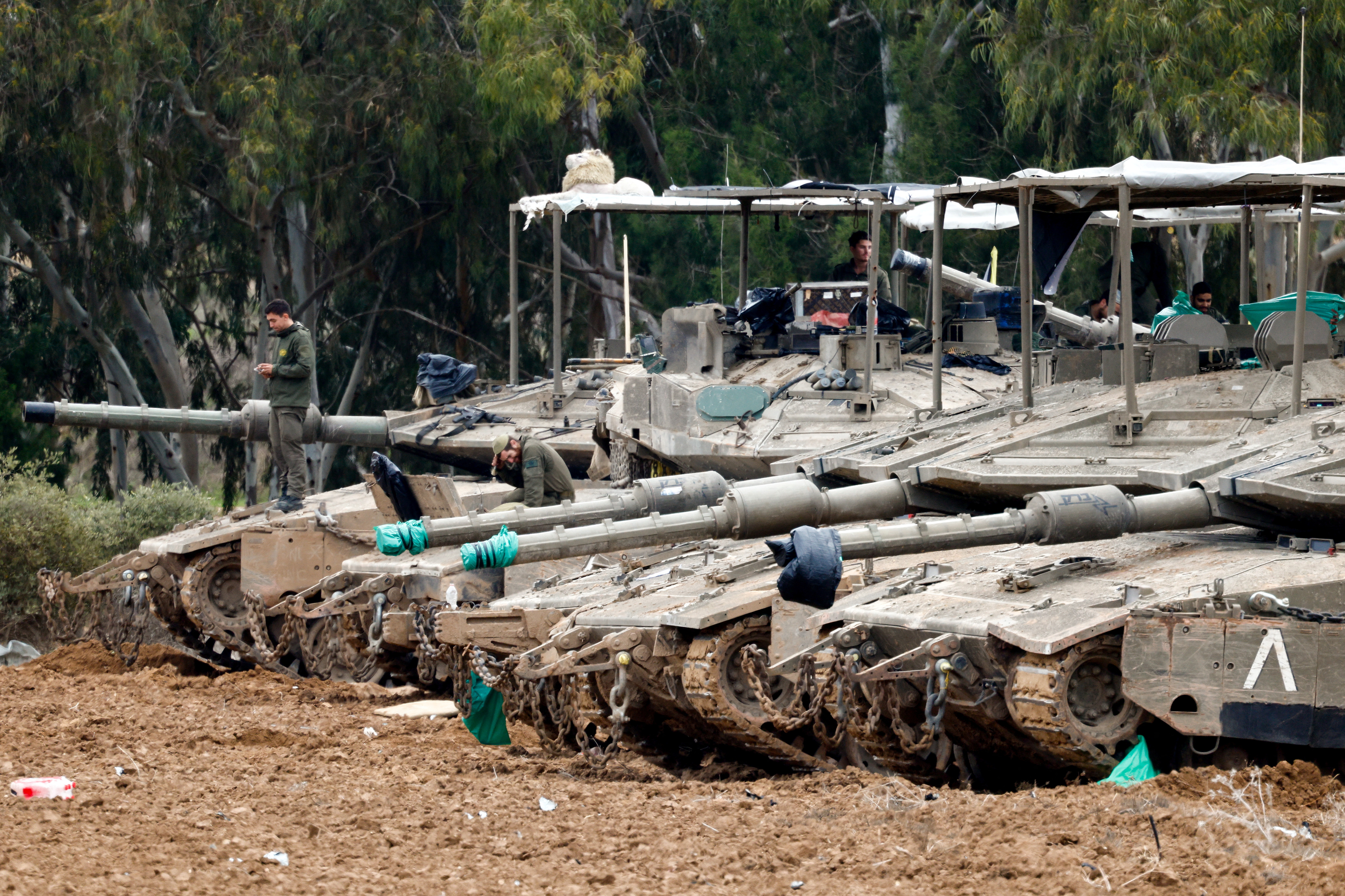 image Trump says Hamas should free all hostages by midday Saturday or &#8216;let hell break out&#8217;