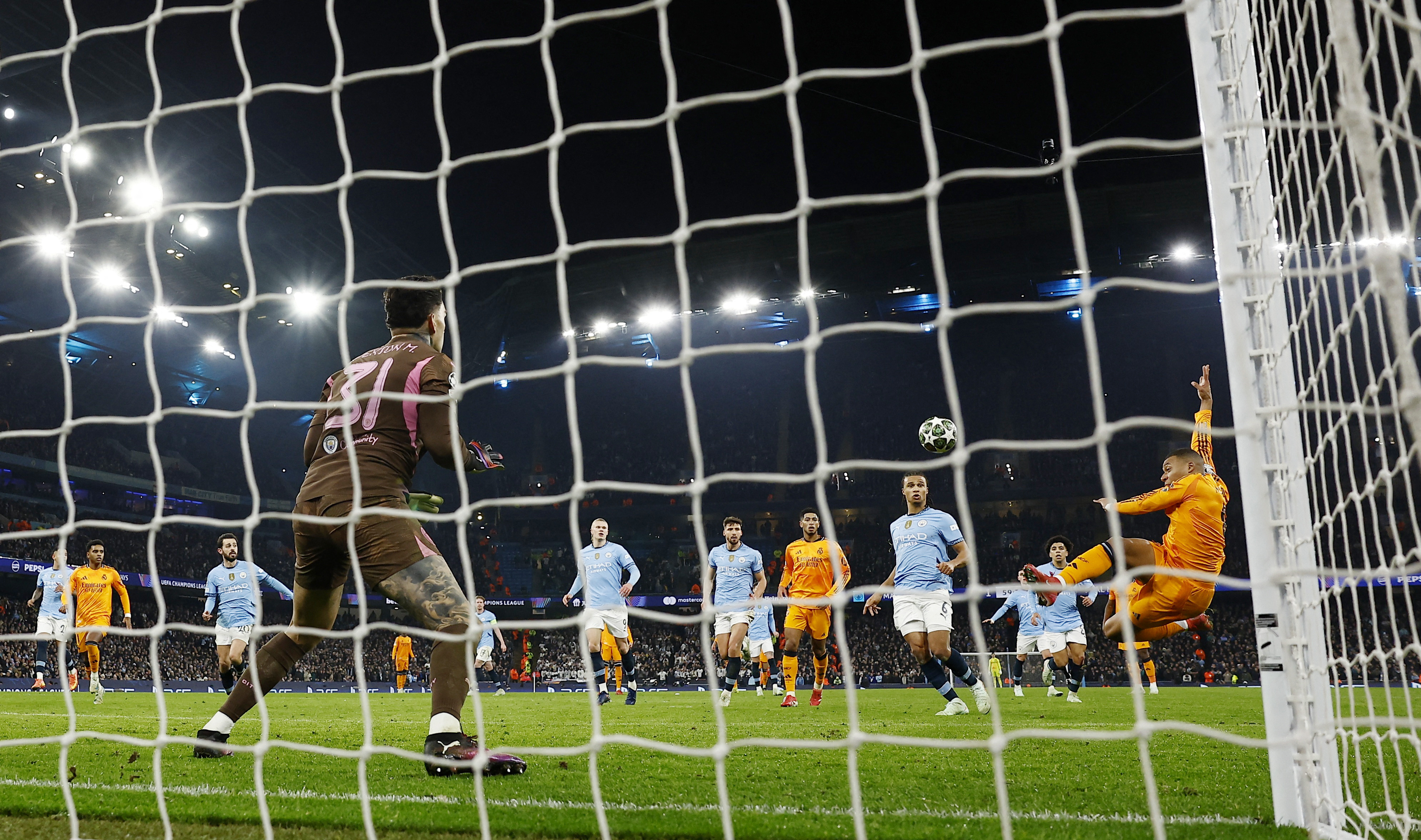 image Real&#8217;s Bellingham nets late winner in 3-2 thriller with Manchester City