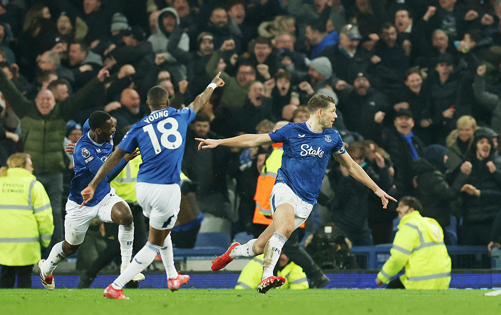 image Late Tarkowski goal earns Everton draw in emotional derby finale