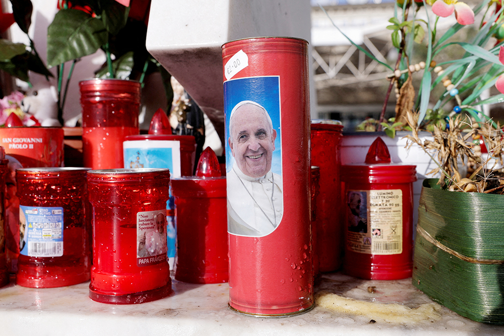 image Pope alert and cheerful in hospital, says Italy&#8217;s PM after visit