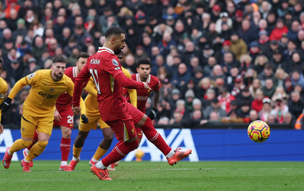 image Liverpool edge Wolves to go seven points clear, Spurs beat United