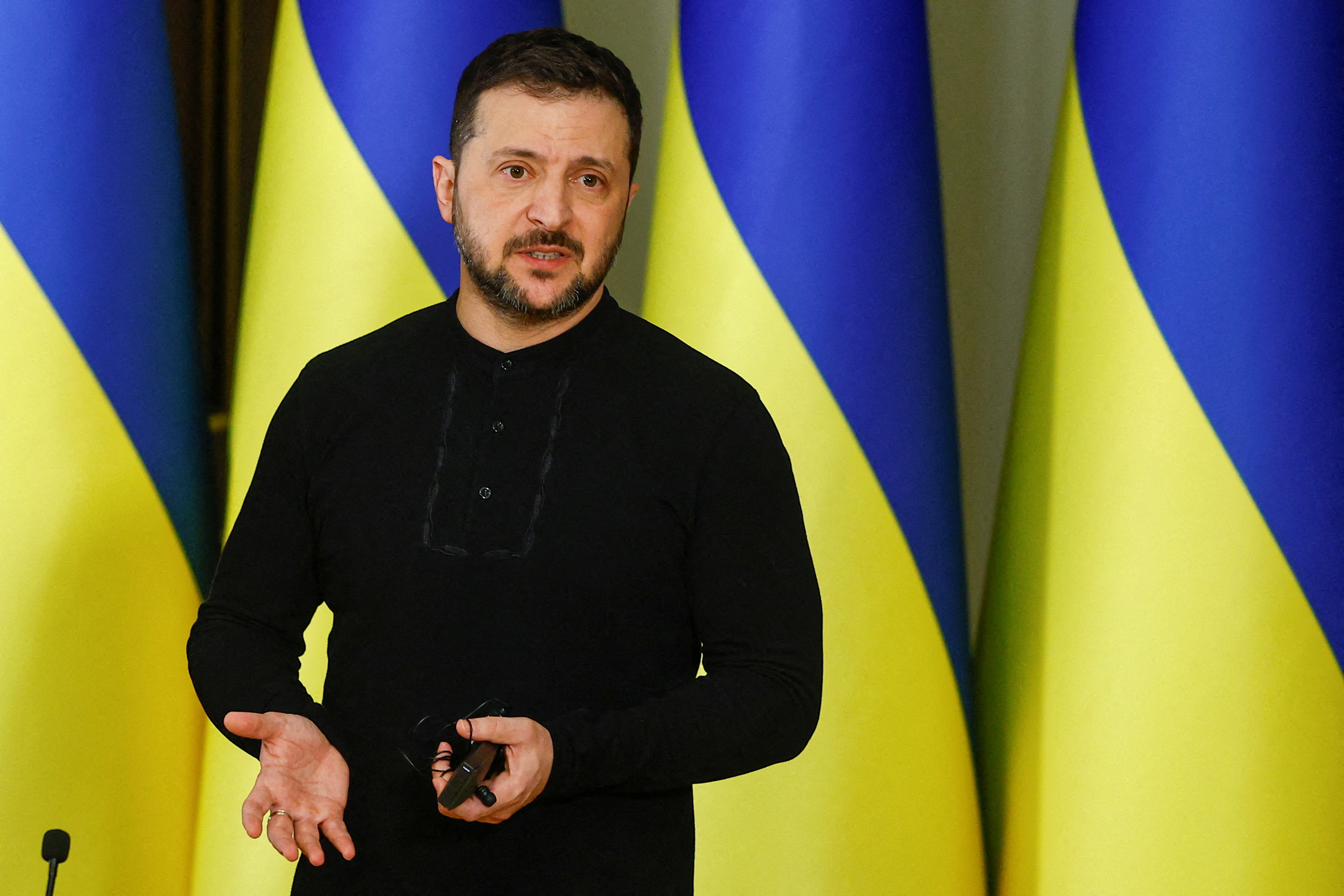 image Russia ‘playing with diplomacy’, says Zelenskiy after 900 strikes