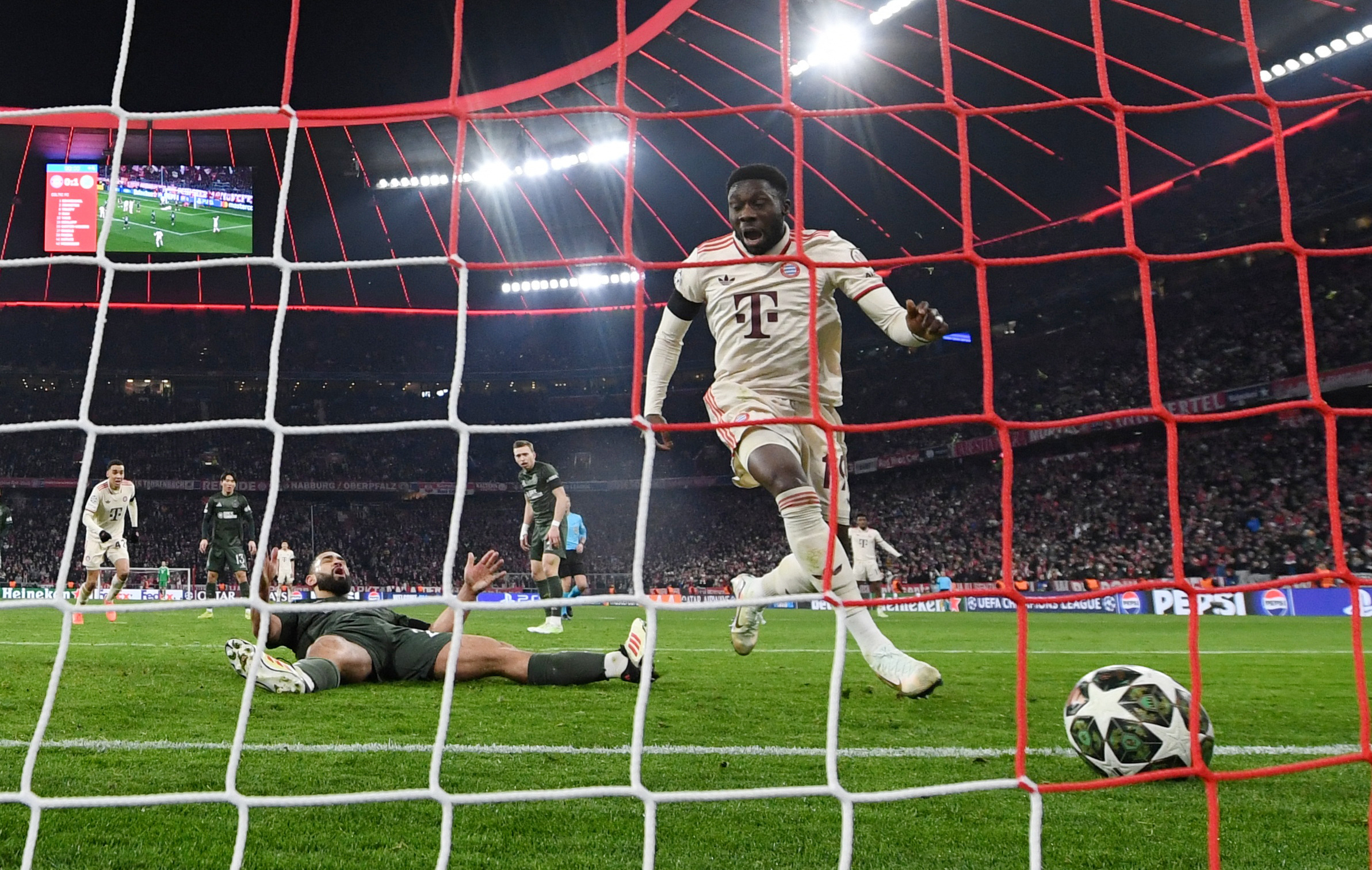 image Bayern&#8217;s Davies nets late equaliser against Celtic, Brugge stun Atalanta, reach Champions League last 16