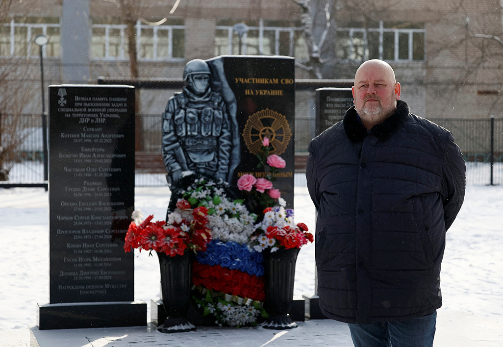 image Monument to fallen Russian soldiers shows toll of three years of war