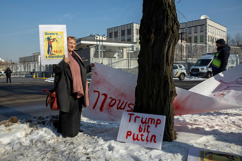 image Ukraine set to sign minerals deal, Trump confirms Zelenskiy visit