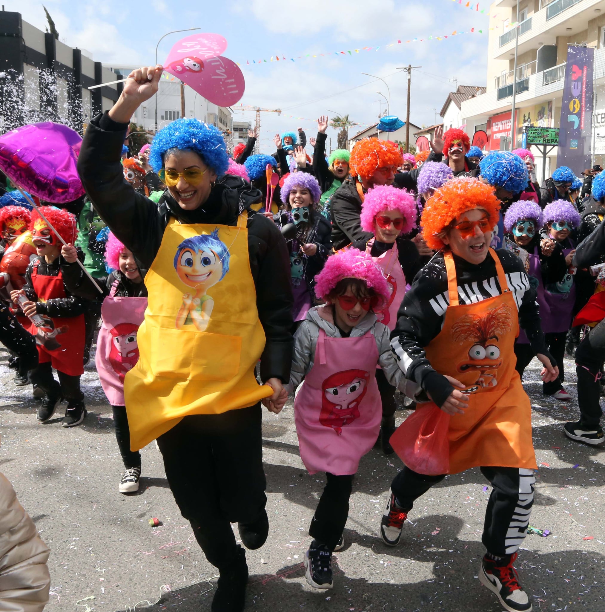 image Thousands attend Carnival Parades, despite cold