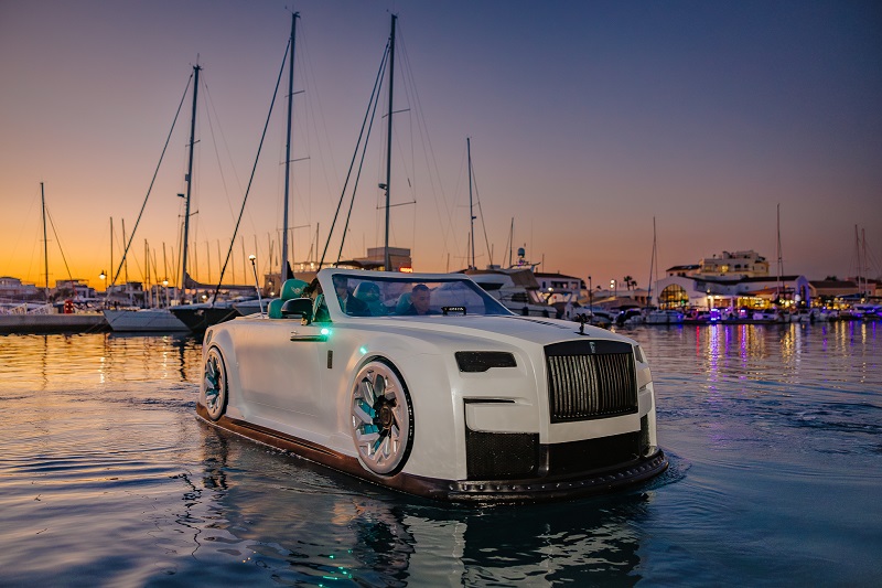 image Love on the sea &#8211; Celebrate Valentine&#8217;s Day on the sea with a romantic yacht ride experience