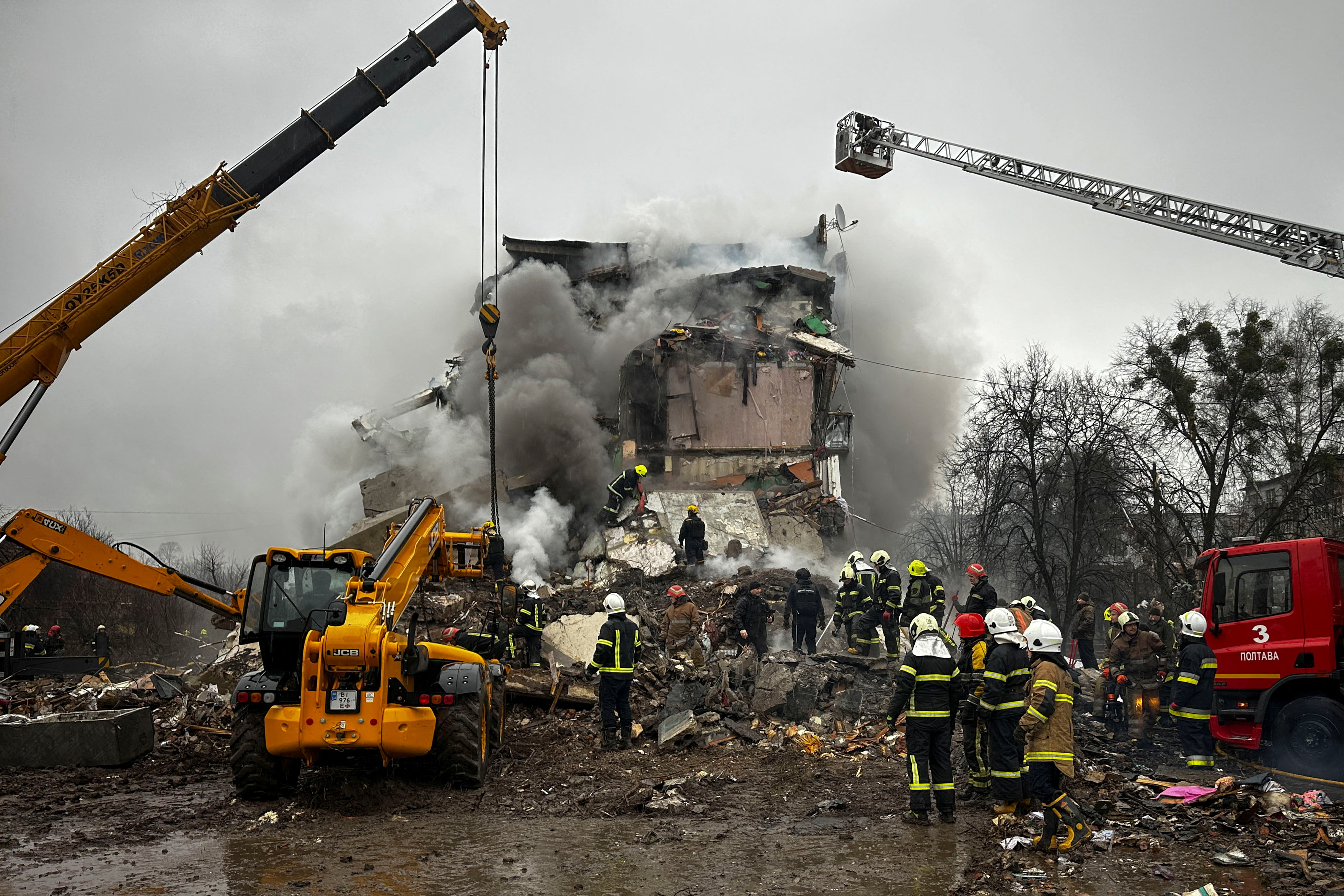 image Russian air attack kills eight in Ukraine, gas infrastructure targeted