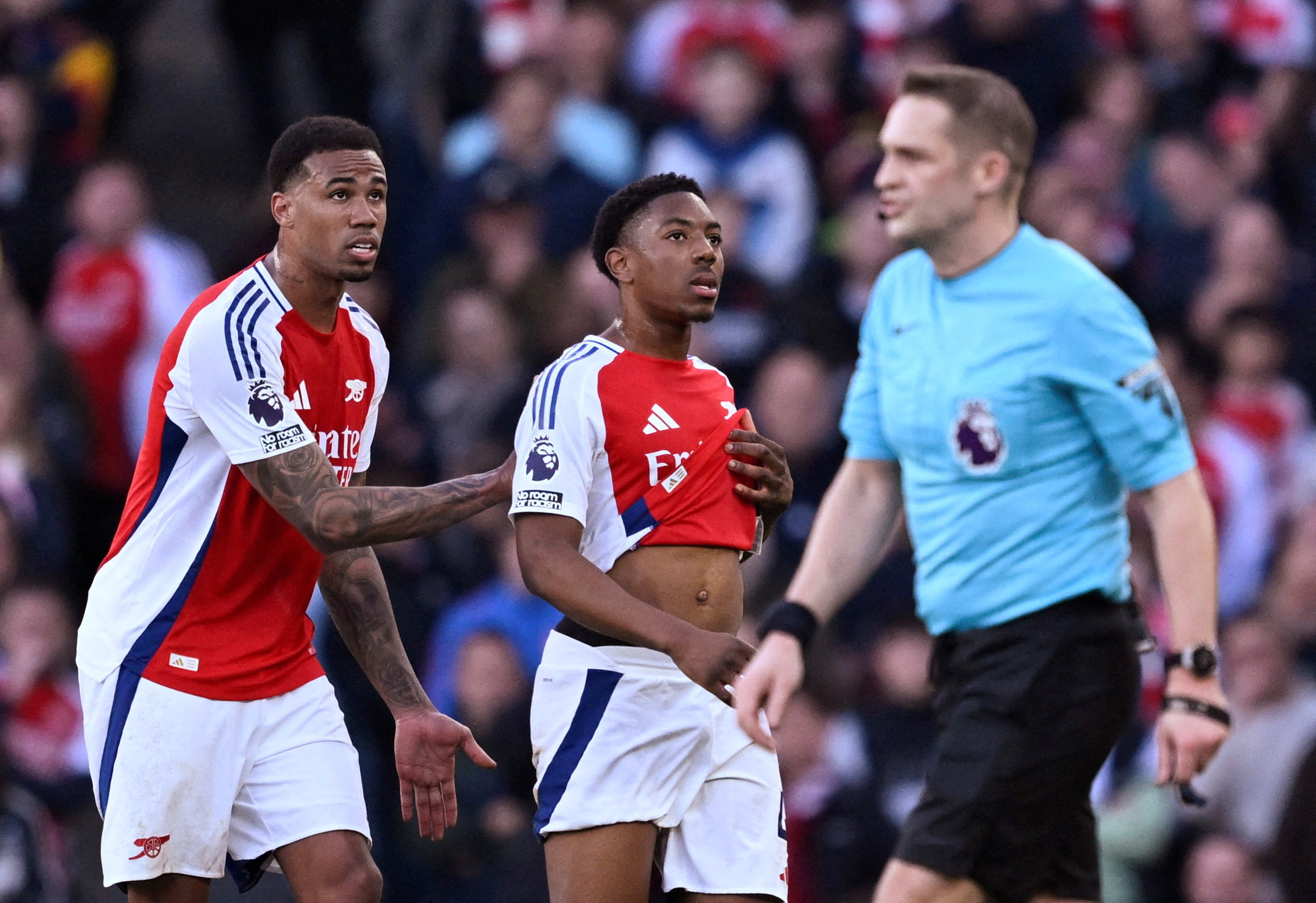 image Arsenal title hopes hit in shock defeat by West Ham
