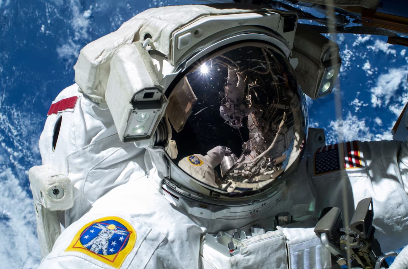 image How does space travel affect astronaut health?
