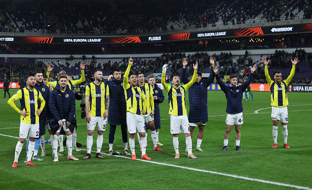 image Fenerbahce, Ajax and Roma advance to Europa League last 16