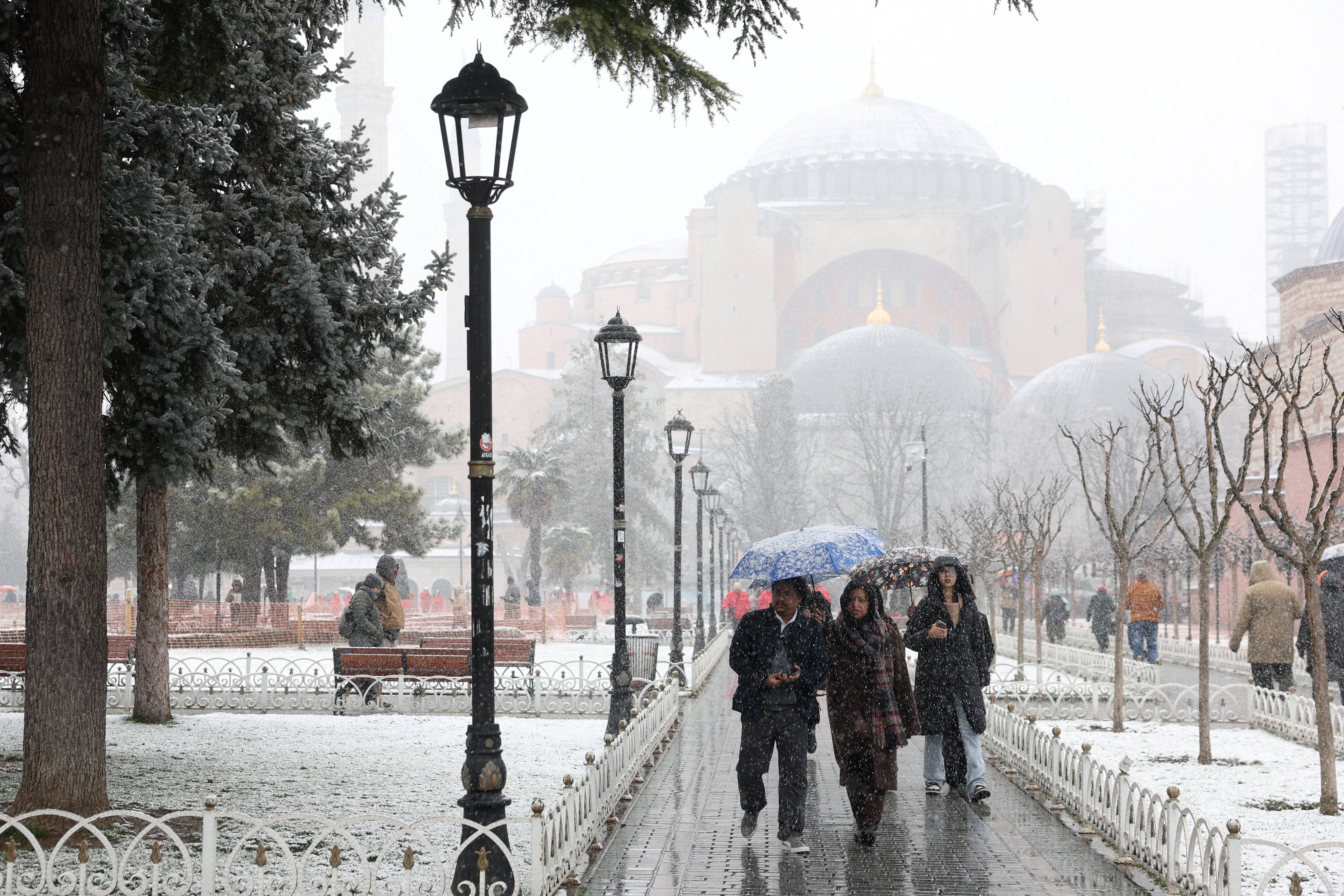 image North flights cancelled due to snow in Turkey