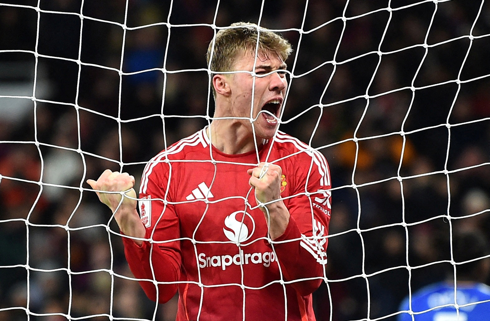 image Maguire heads Manchester United into FA Cup fifth round