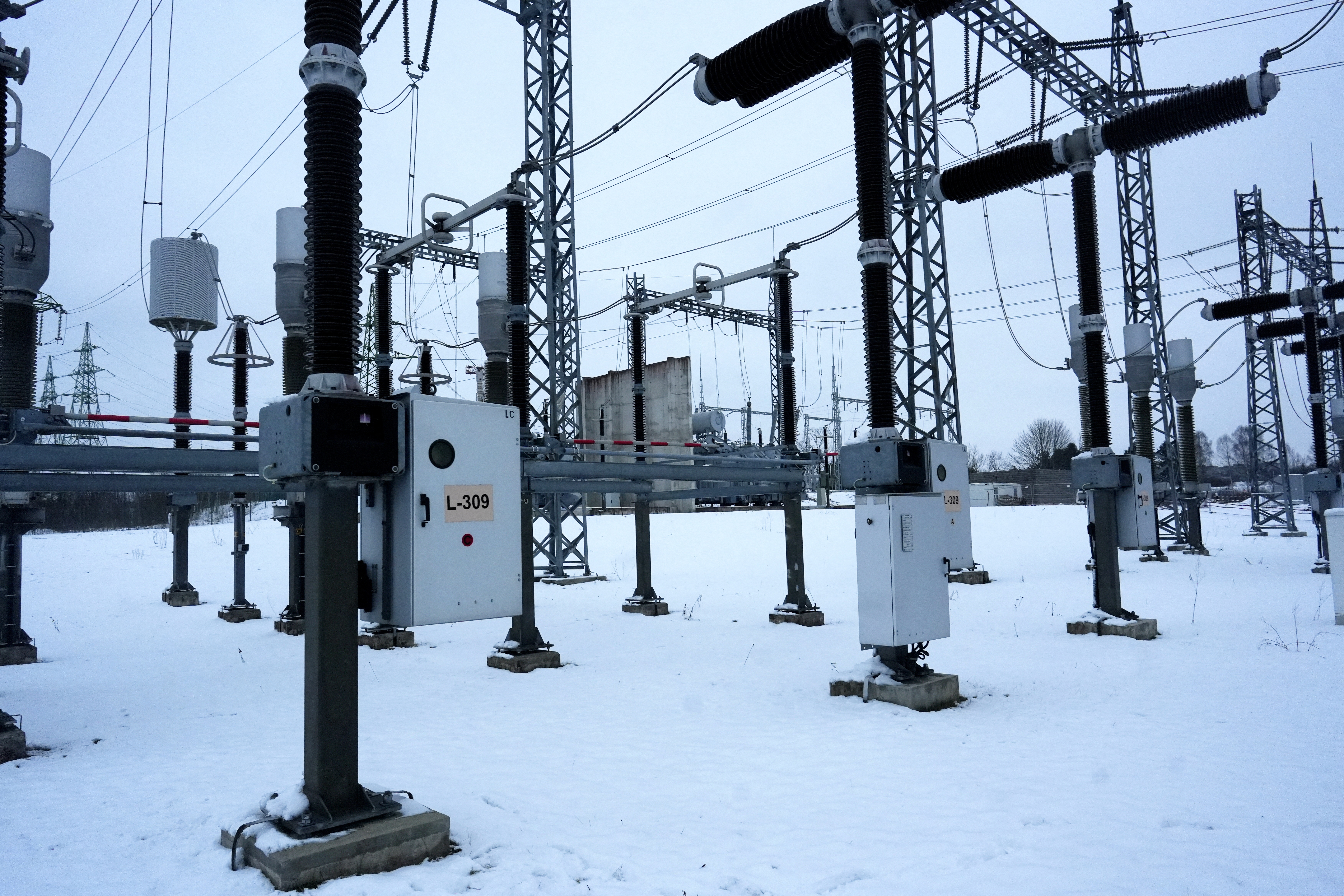image Baltic nations cut ties to Russian power grid, prepare to link with EU