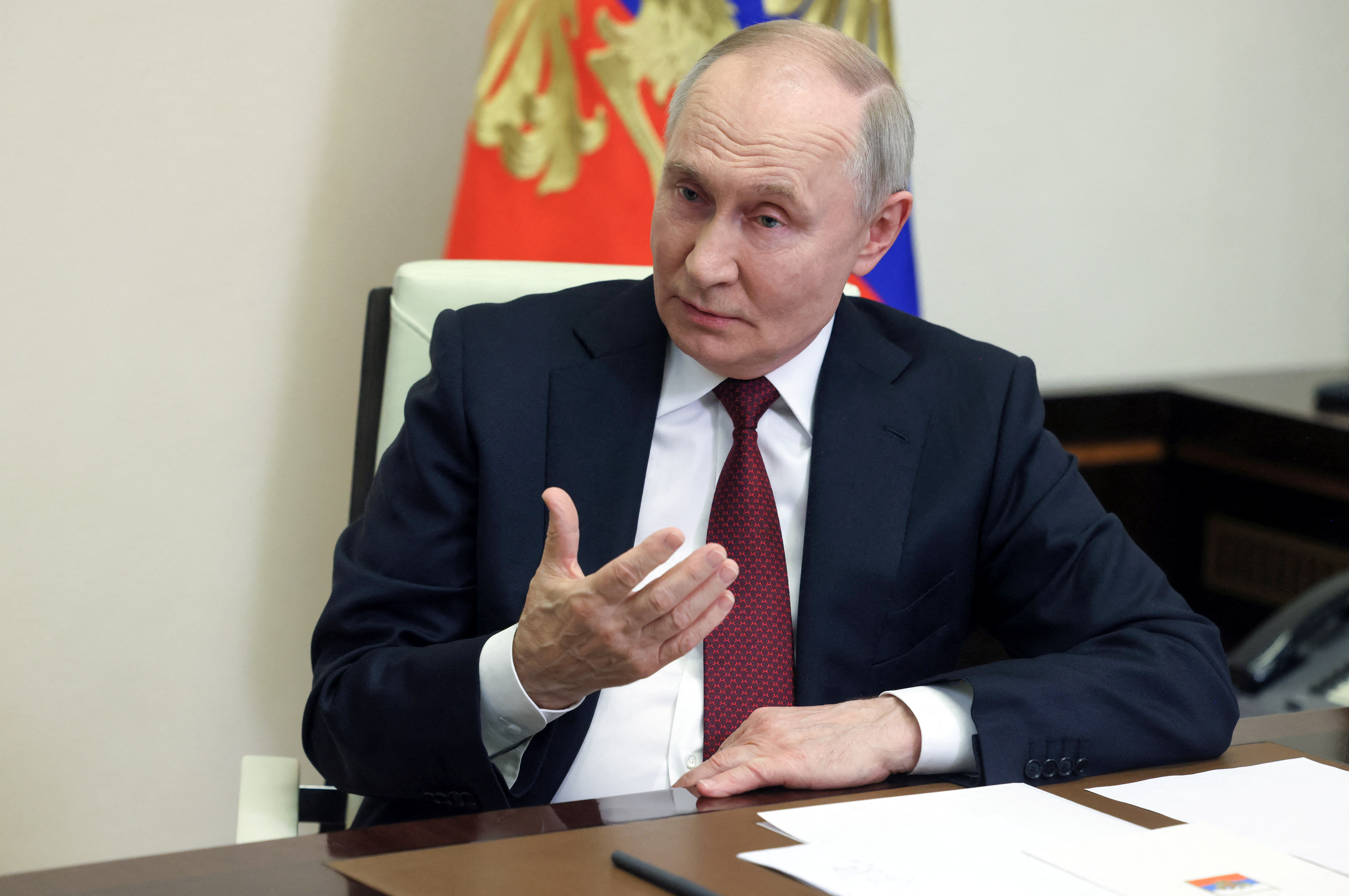 image Putin proposes halt to invasion in peace talks with Trump