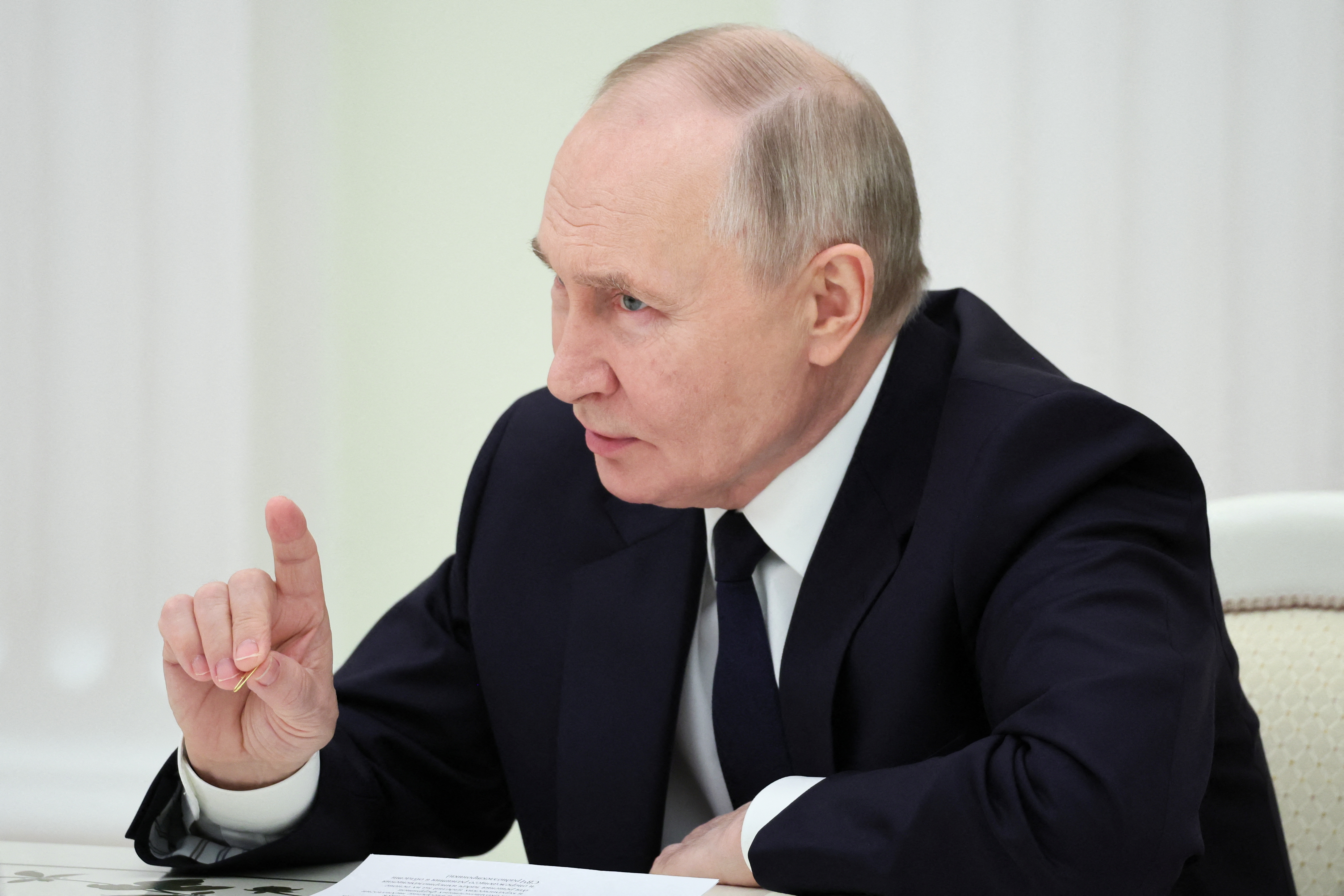 image Kremlin adopts cryptic stance on contacts between Putin and Trump