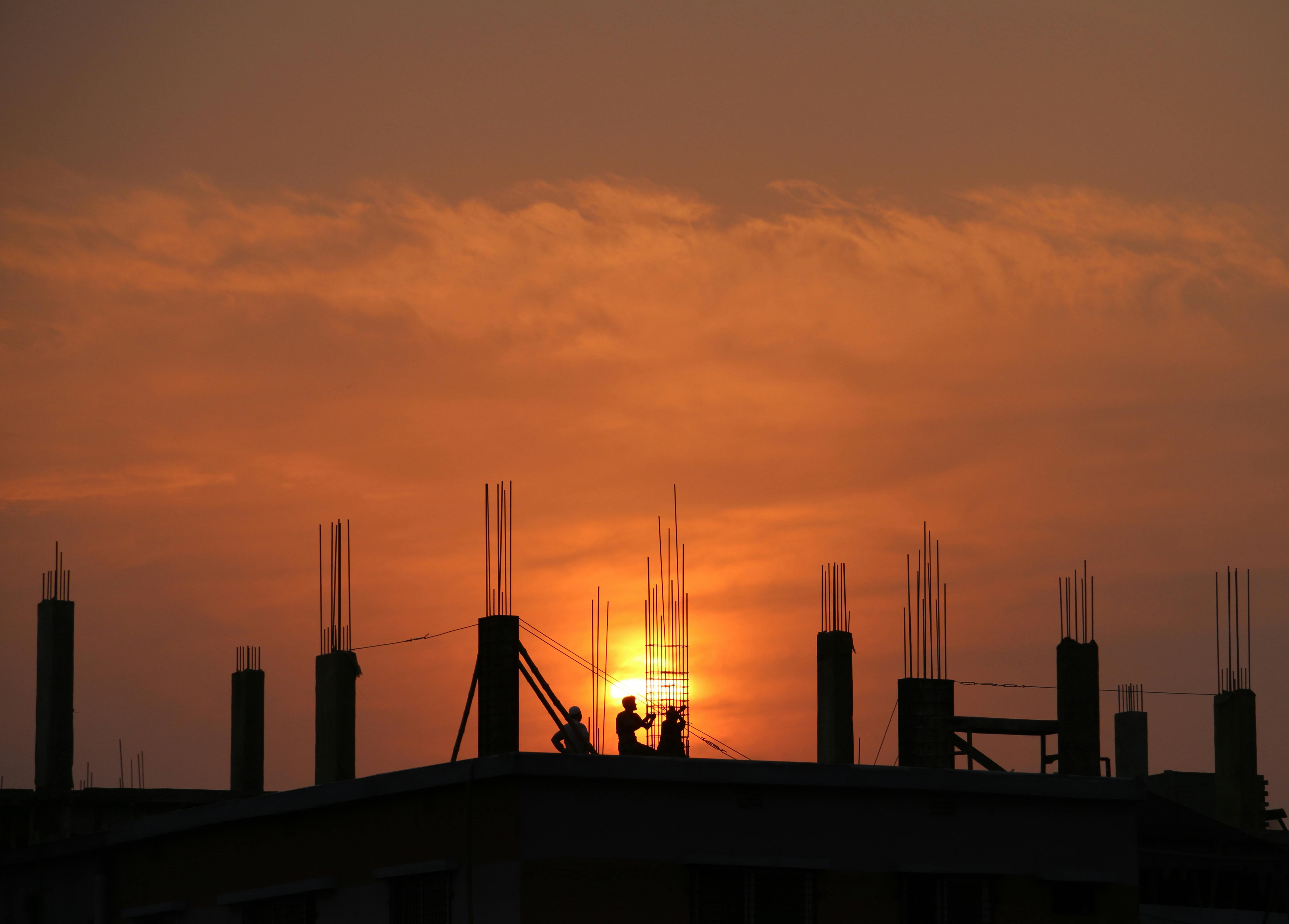 image Building contractors need more workers