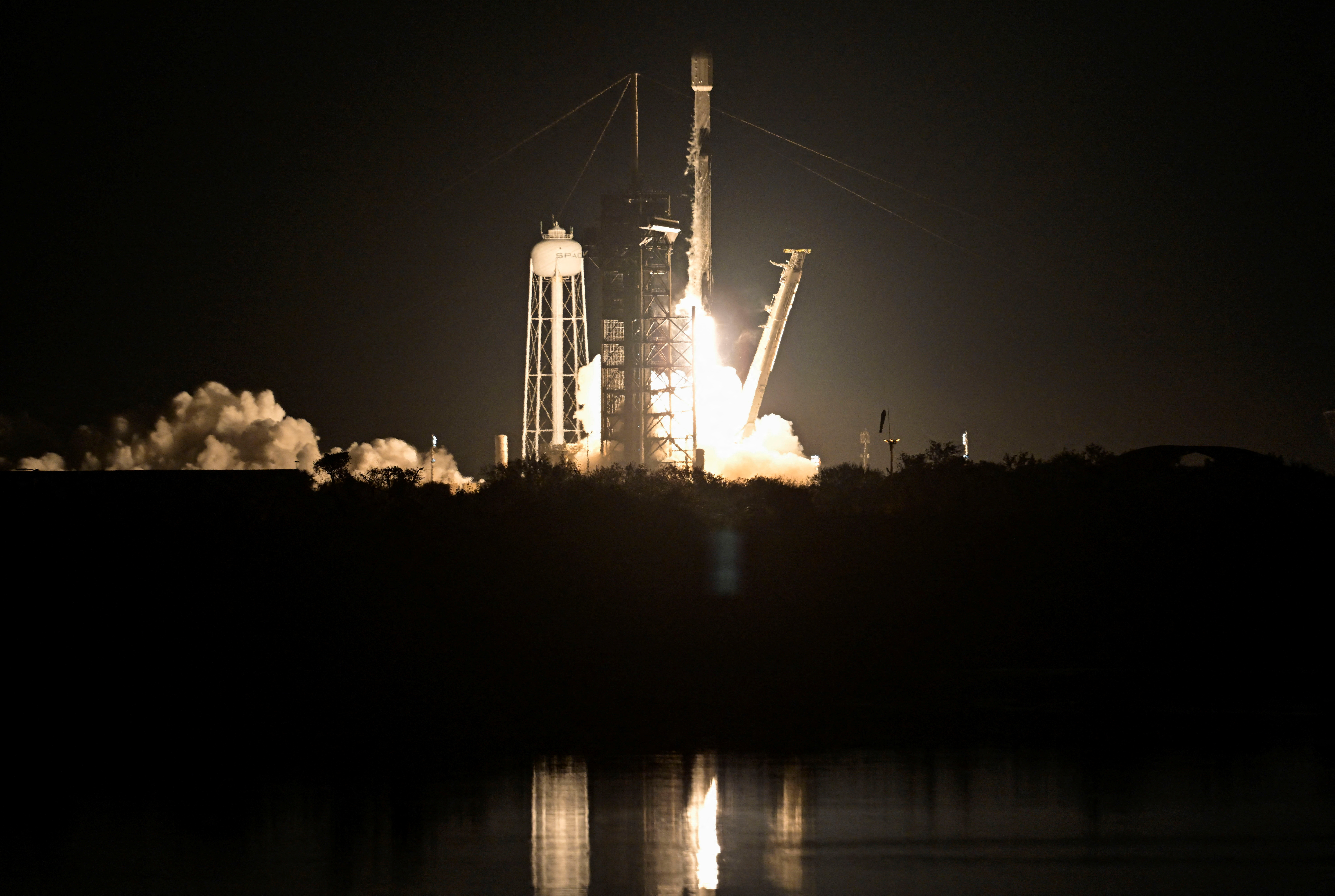 image Starship to depart for Mars end of next year, Musk says