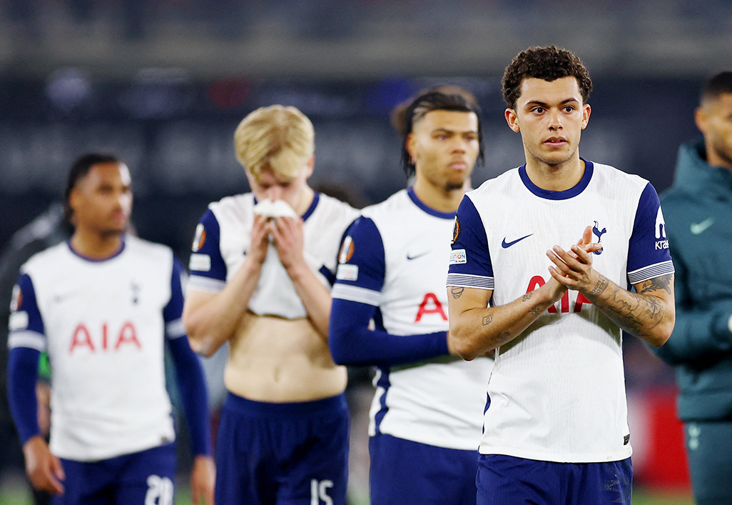 image Man United draw at Sociedad, Spurs lose at Alkmaar