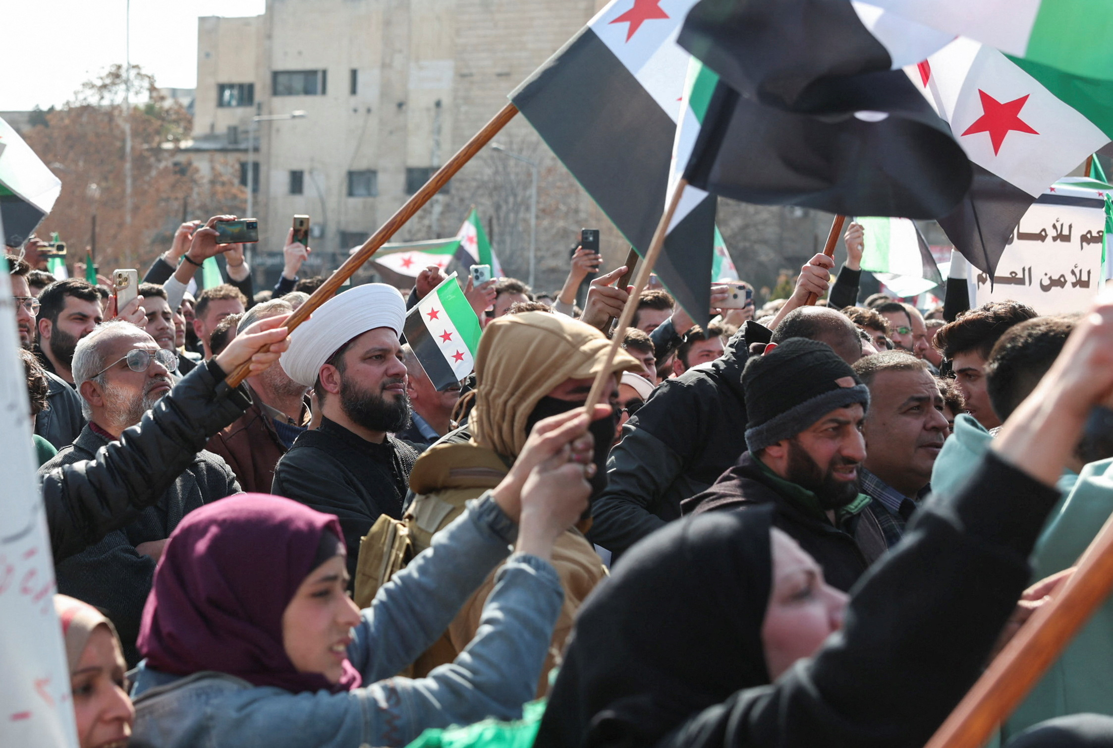 image Scores killed as Syrian forces seek to crush Alawite insurgency