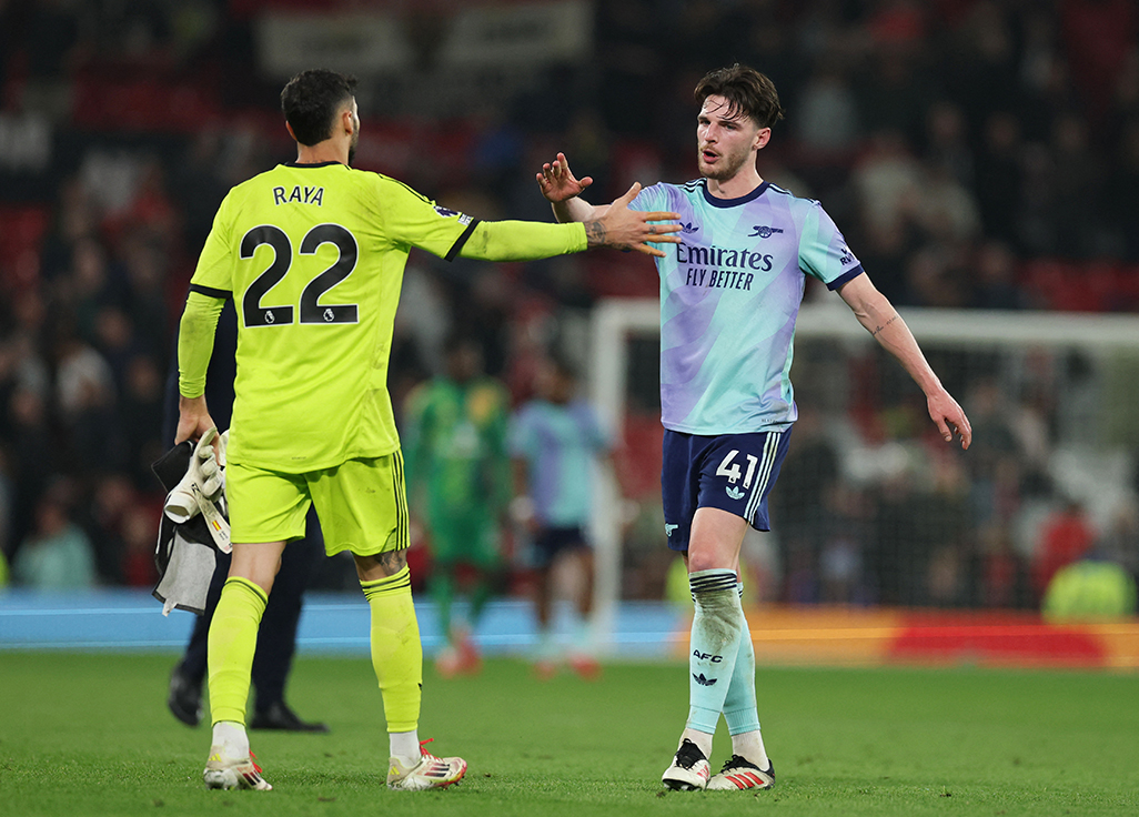 image Arsenal draw at Man United, Chelsea go fourth, Spurs fight back