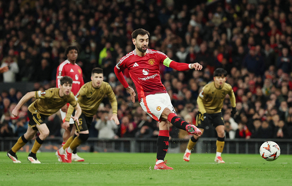 image Man United and Spurs through to quarter-finals