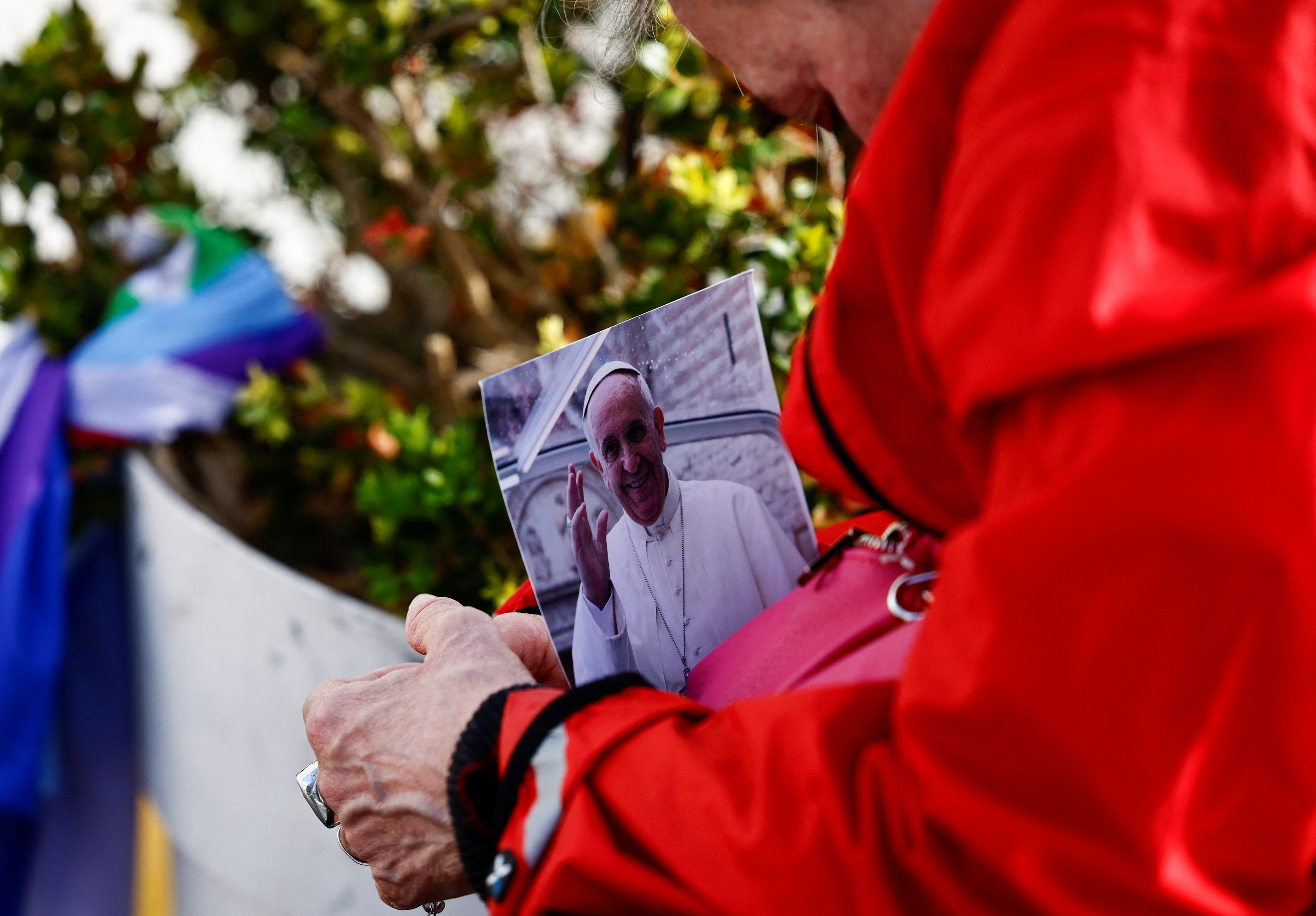 image Pope Francis must relearn to speak after oxygen therapy, cardinal says