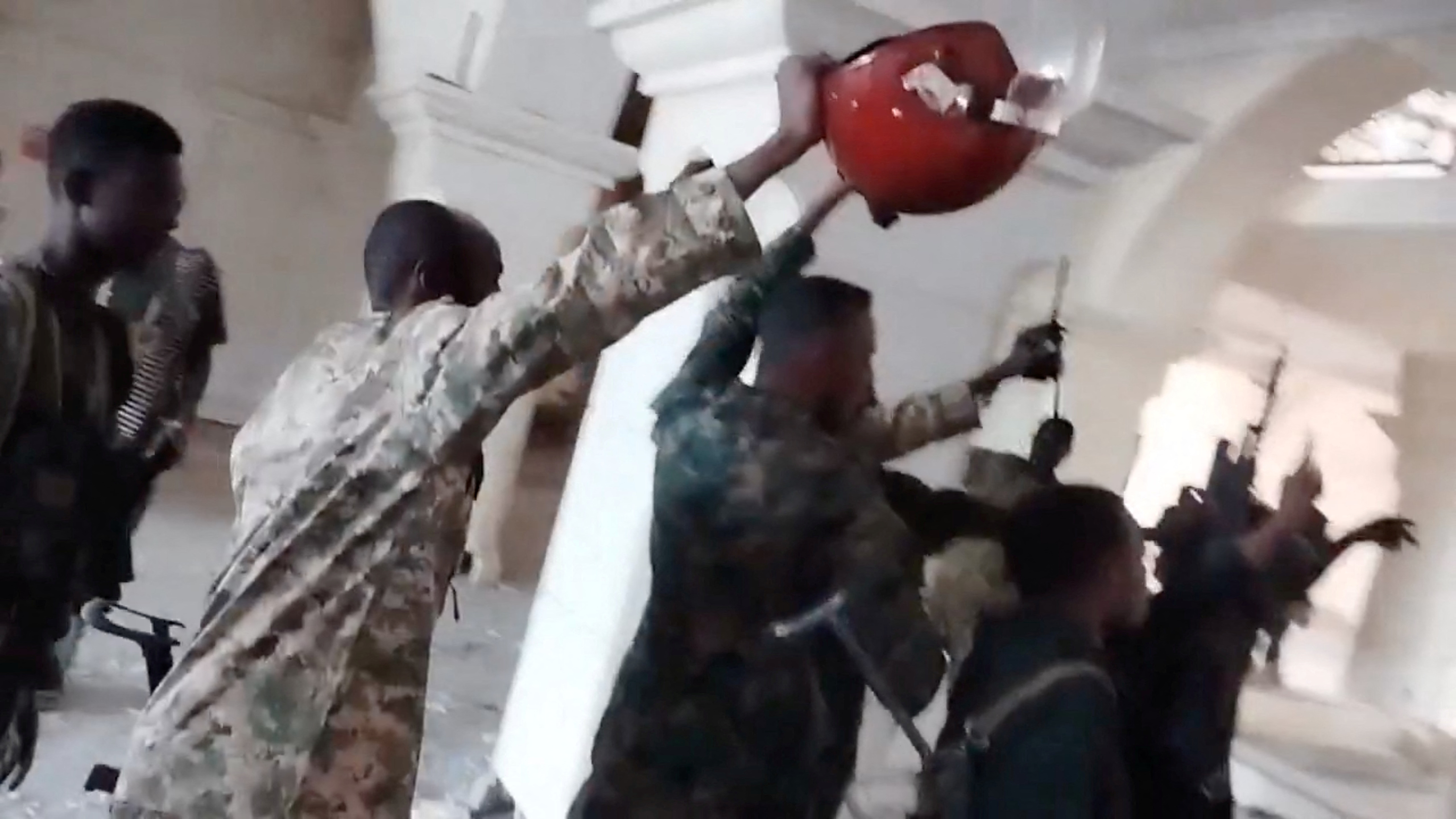 image Sudan army says it has control of presidential palace in Khartoum