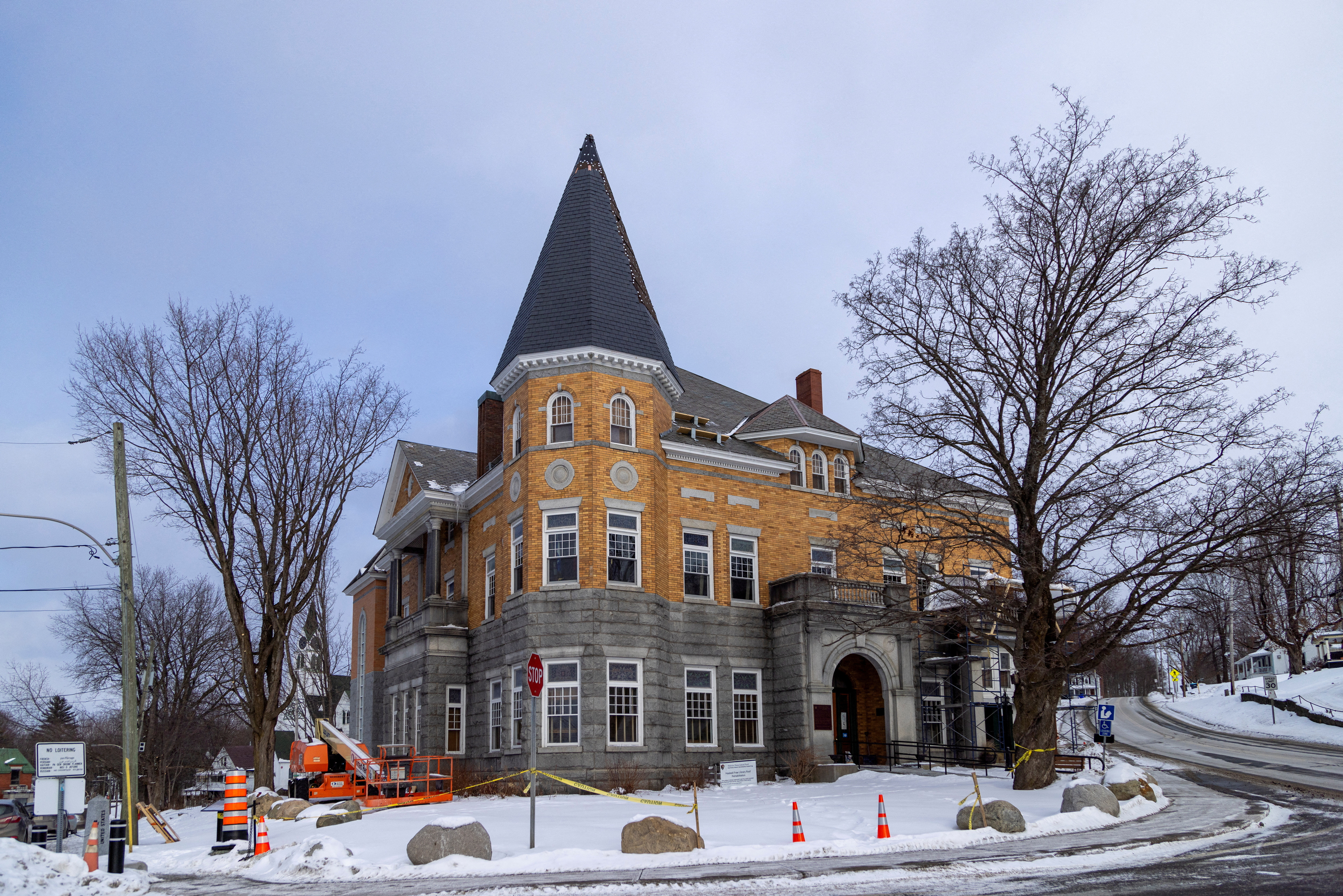 image US government blocks Canadian access to border-straddling library